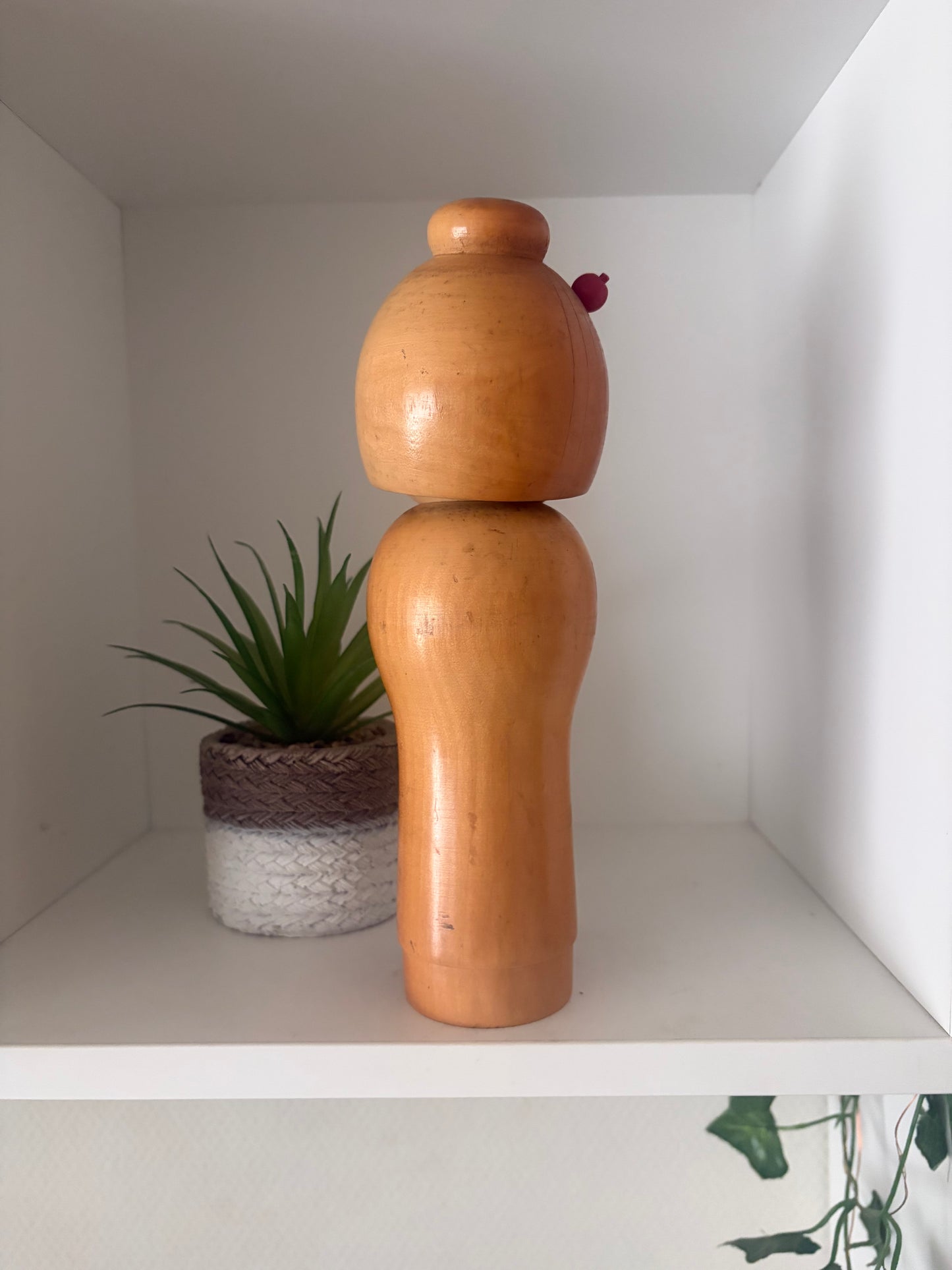 Vintage Sosaku kokeshi by Kishi Sadao (1932-1998)