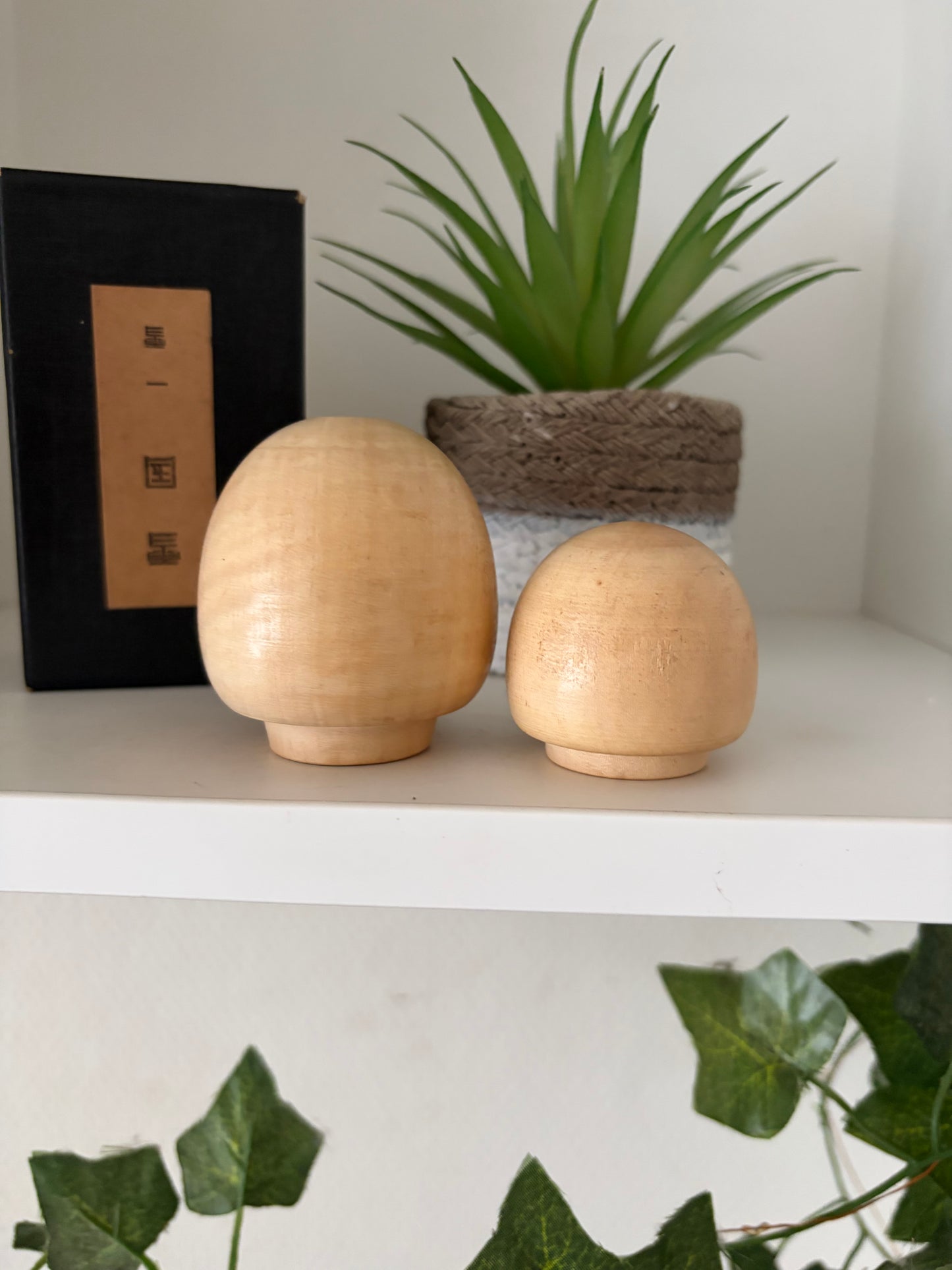 Vintage Sosaku kokeshi by Issetsu Kuribayashi (1924-2011)