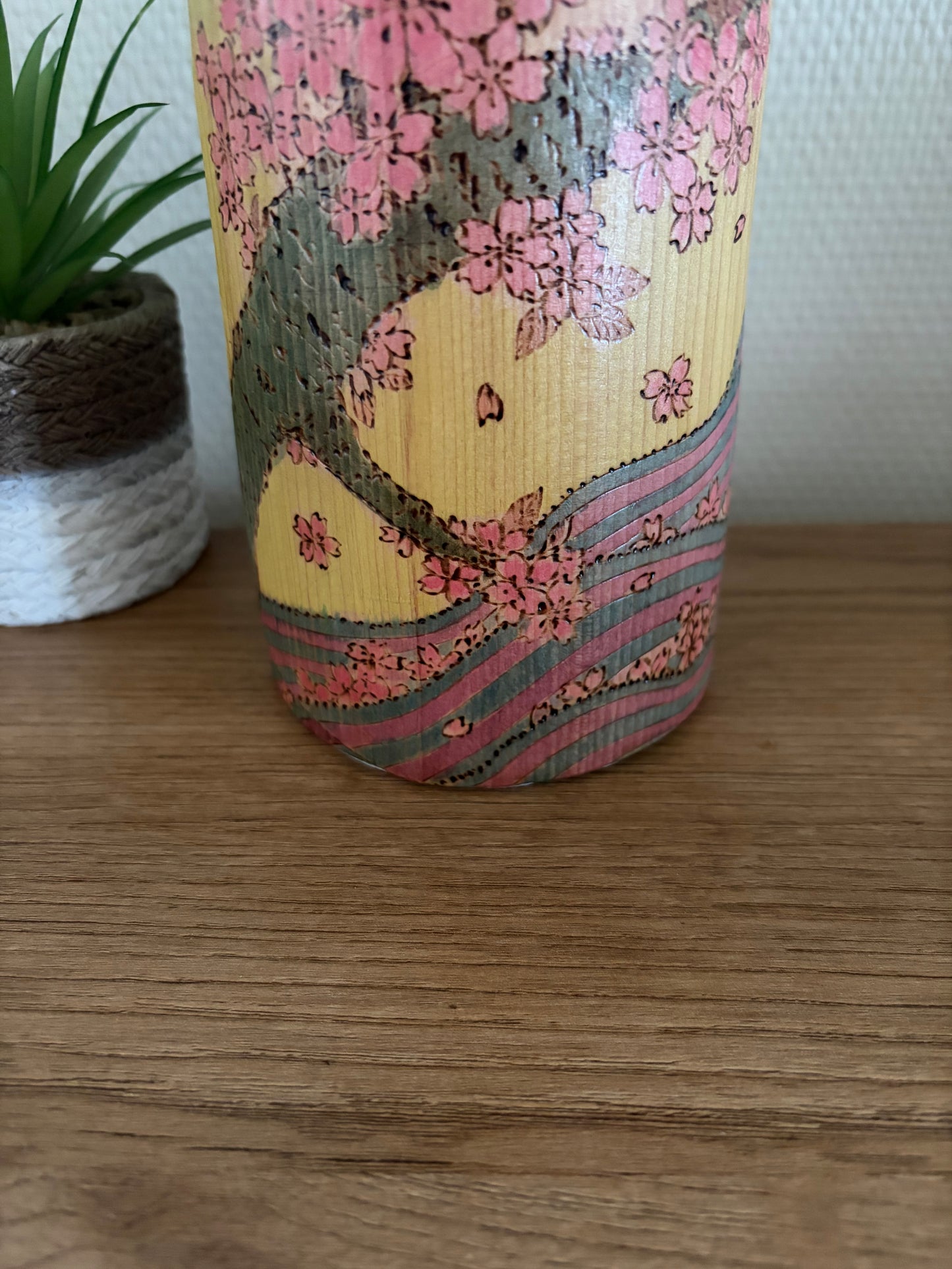 Exclusive award winning kokeshi by Yuko Yamazaki - the award and painting are included!
