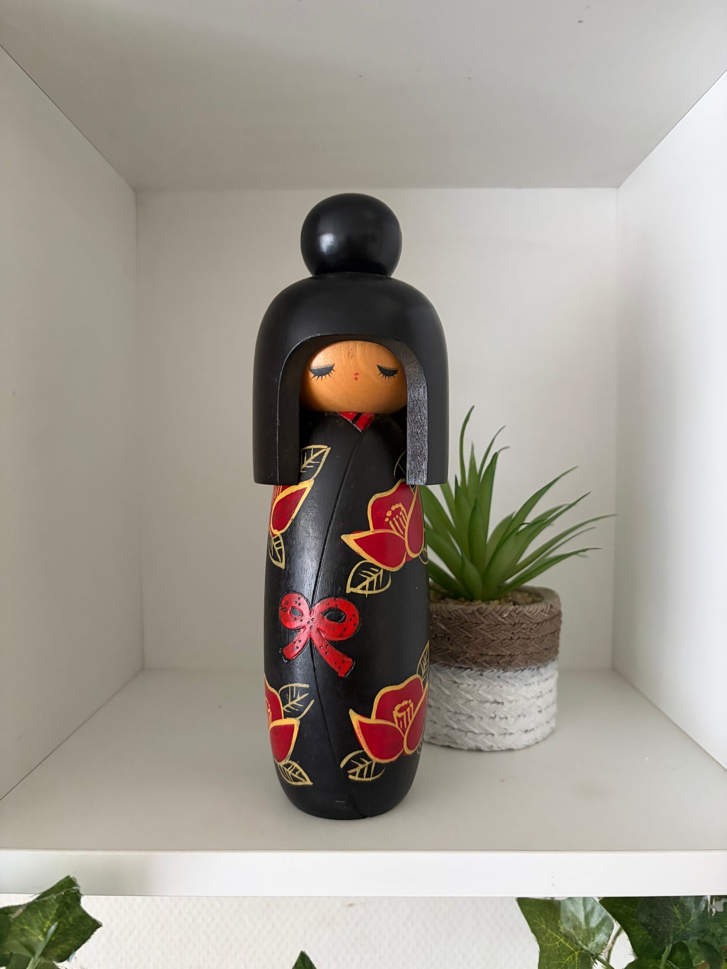 Vintage Gumma kokeshi by Hajime Miyashita (1940-)