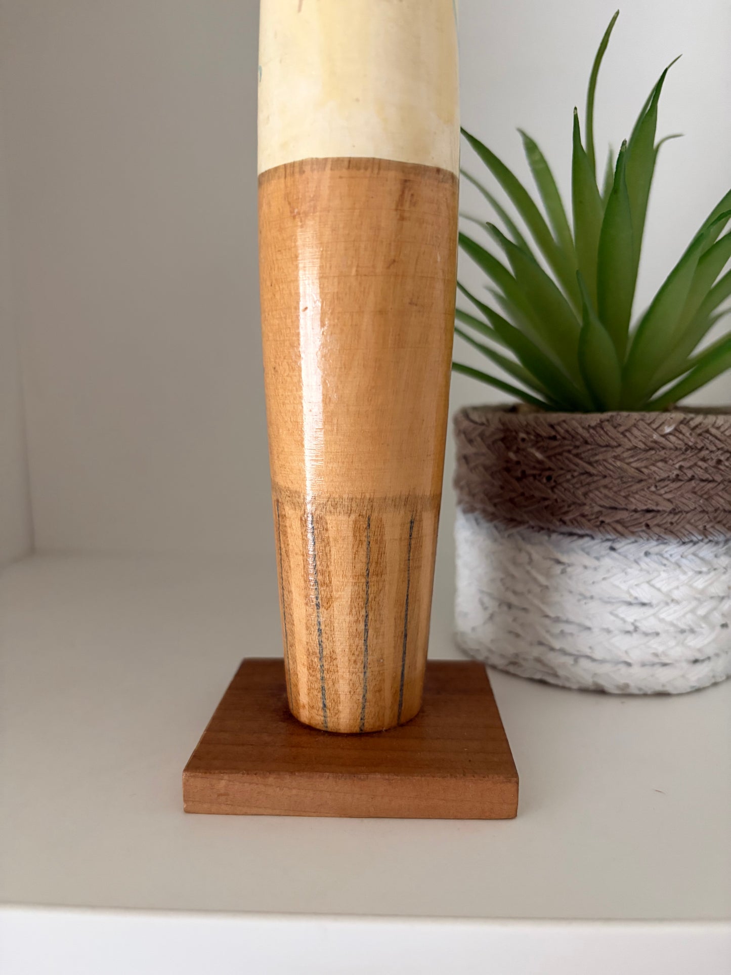 Vintage Sosaku kokeshi by Issetsu Kuribayashi (1924-2011)