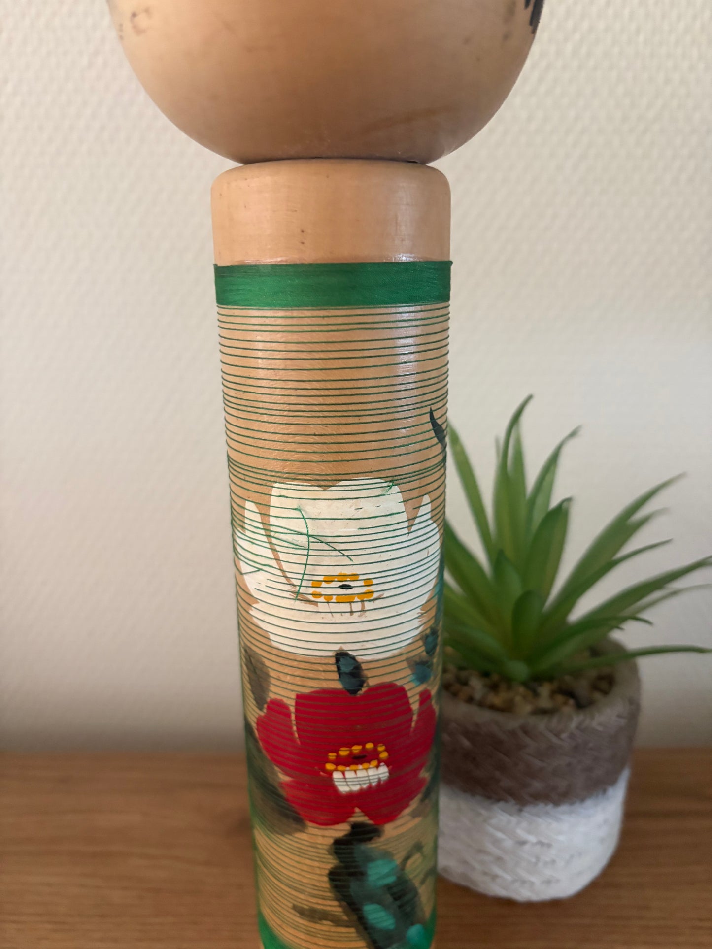 Rare vintage Sosaku kokeshi by Aida Seiho (Harumine) (1926-1998)