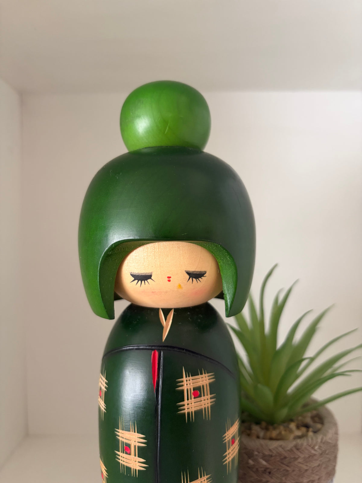 Vintage Gumma kokeshi by Hajime Miyashita (1940-)