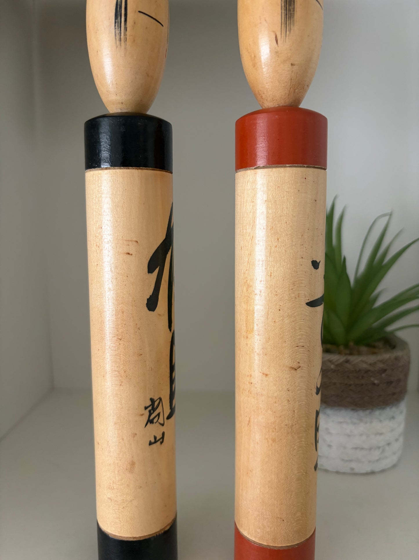 Vintage Sosaku kokeshi by Shido Shozan (1932-1995) - With box