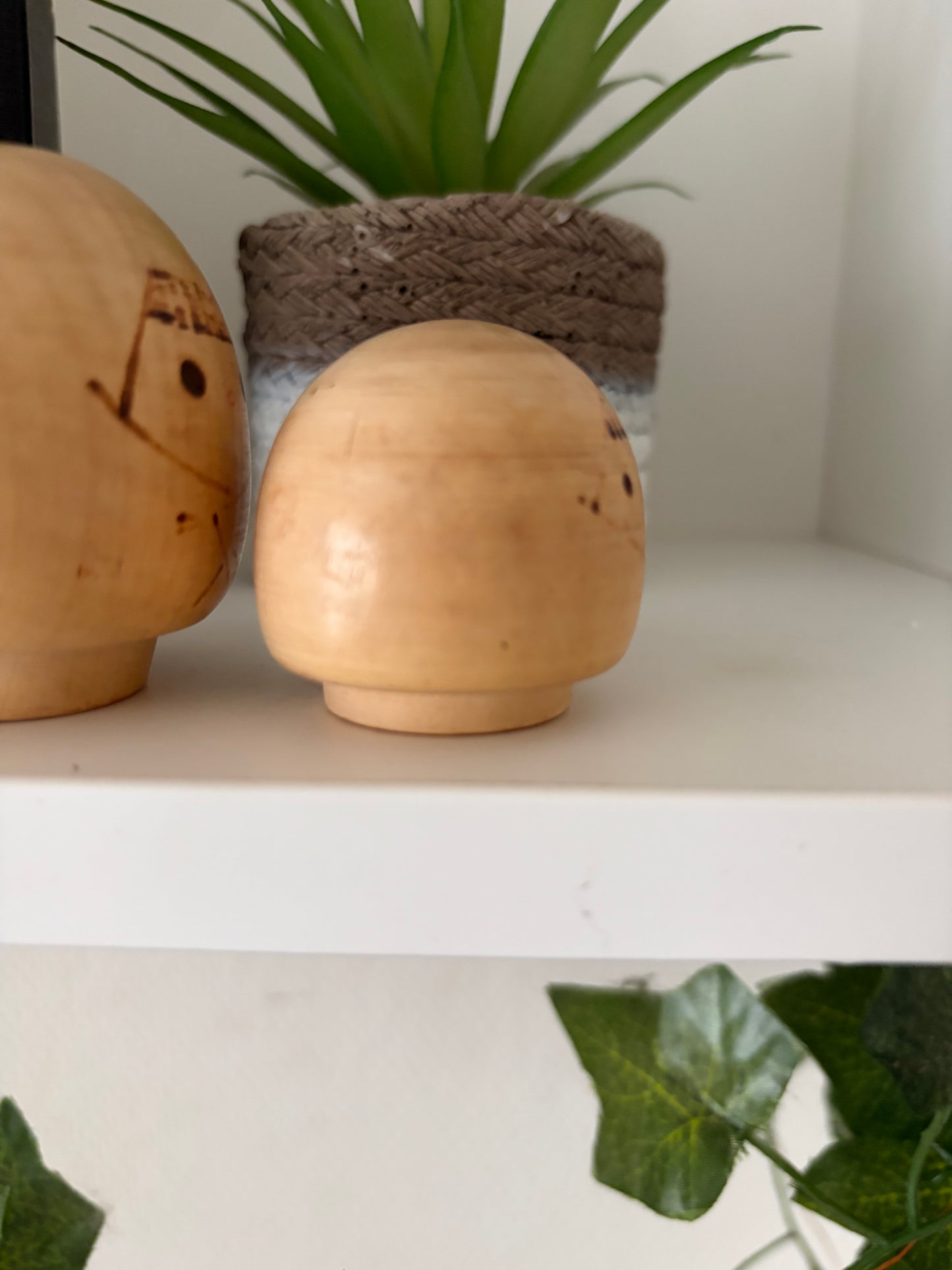 Vintage Sosaku kokeshi by Issetsu Kuribayashi (1924-2011)