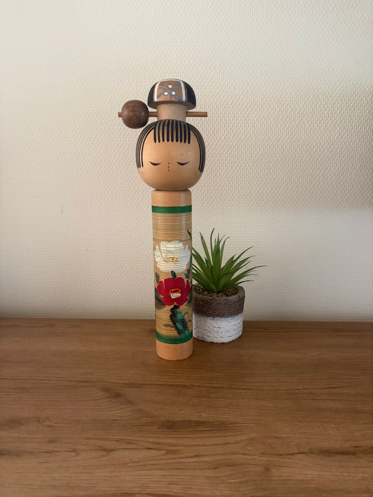 Rare vintage Sosaku kokeshi by Aida Seiho (Harumine) (1926-1998)