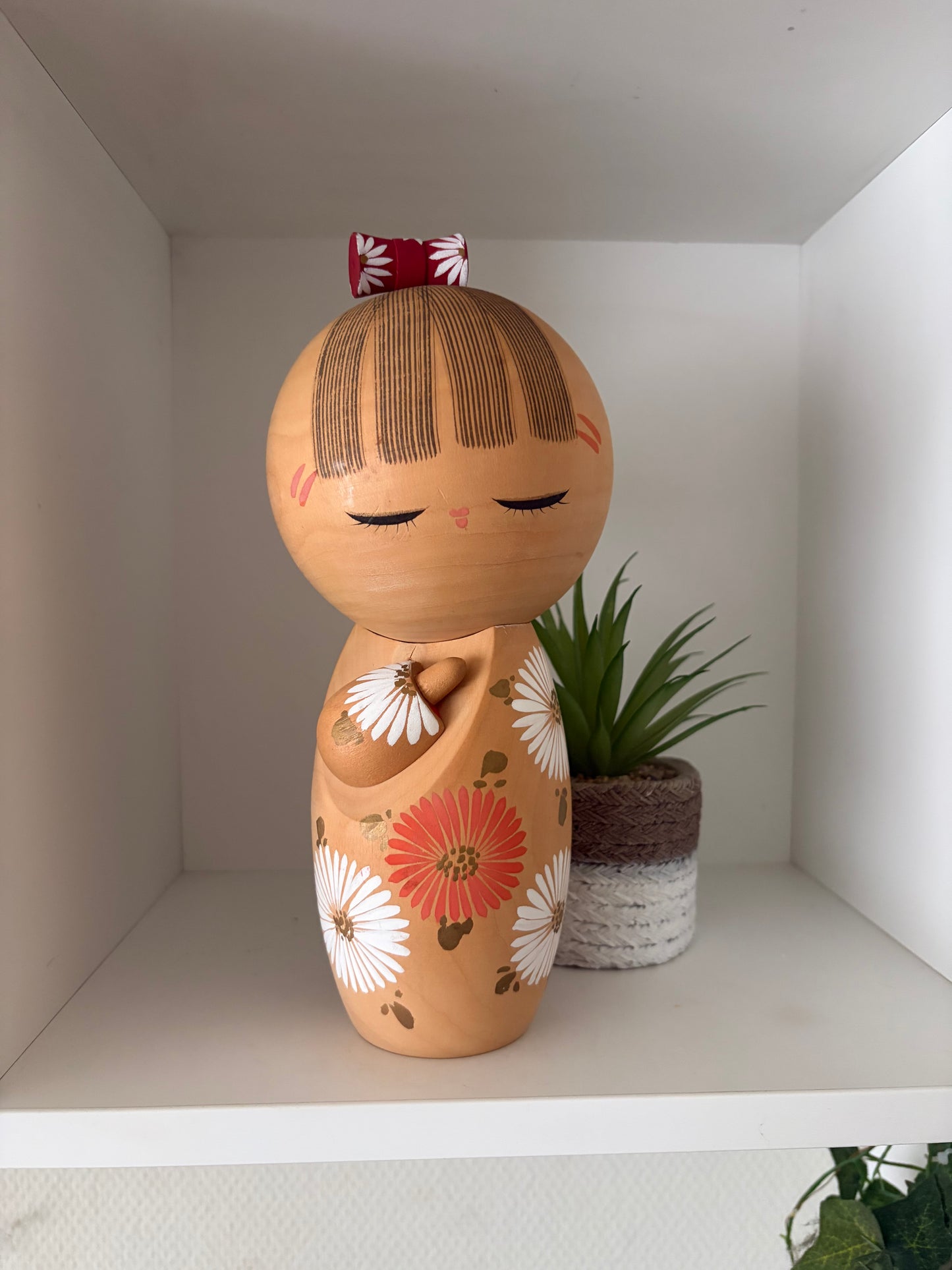 Vintage Sosaku kokeshi by Aoki Ryoka (1931-)