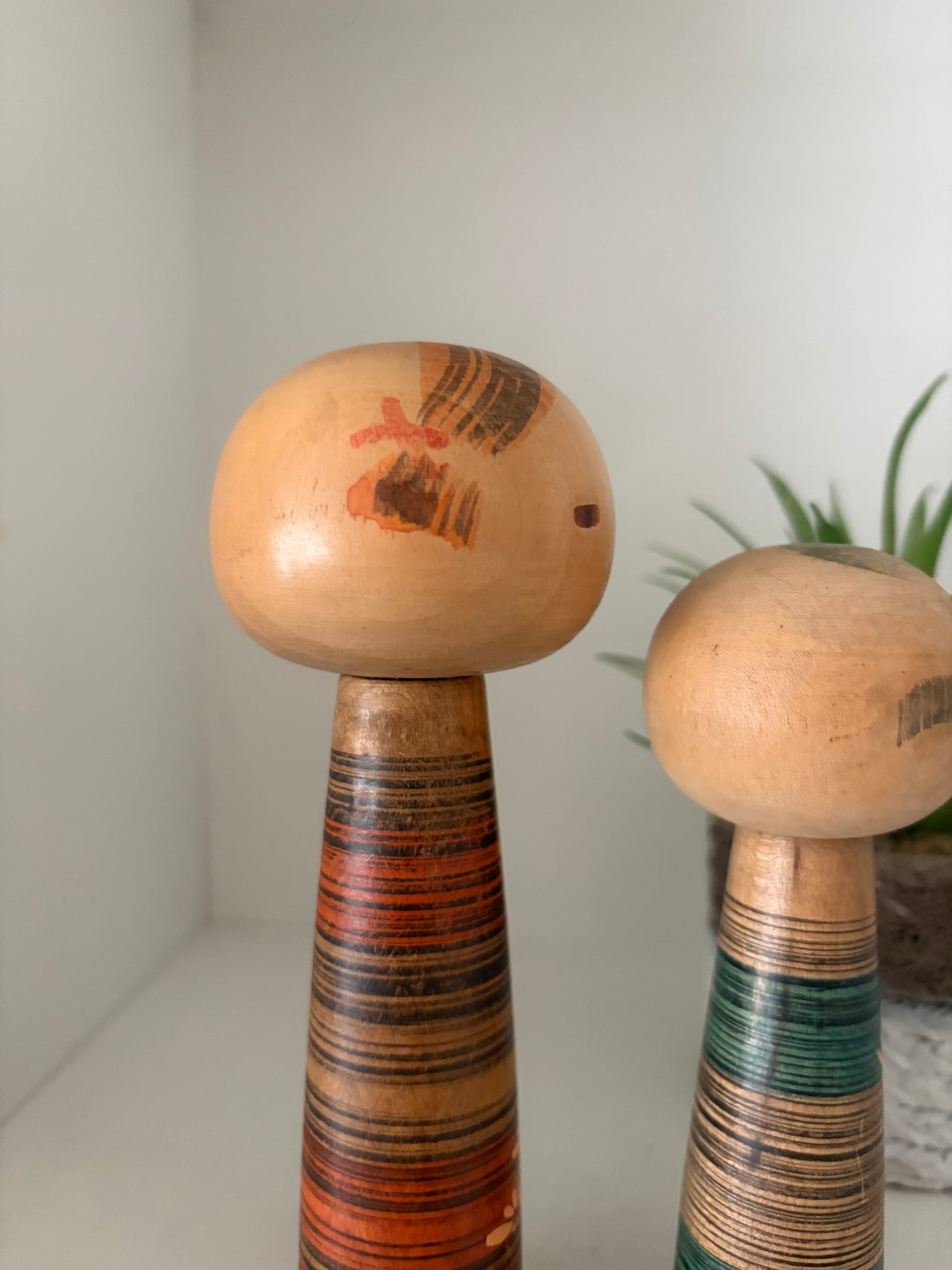 Vintage pair Sosaku kokeshi by Sanpei Yamanaka (1926-2012) - Mother and child