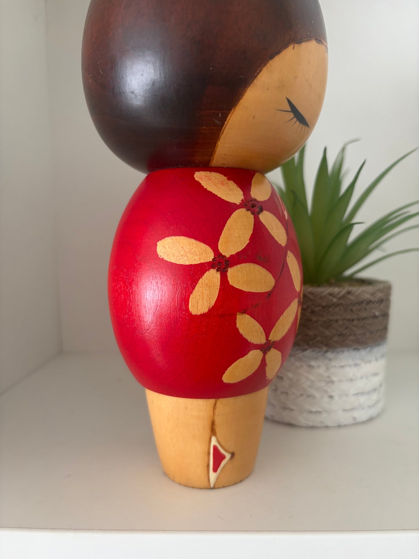Vintage lovely Sosaku kokeshi by Chie Tamura