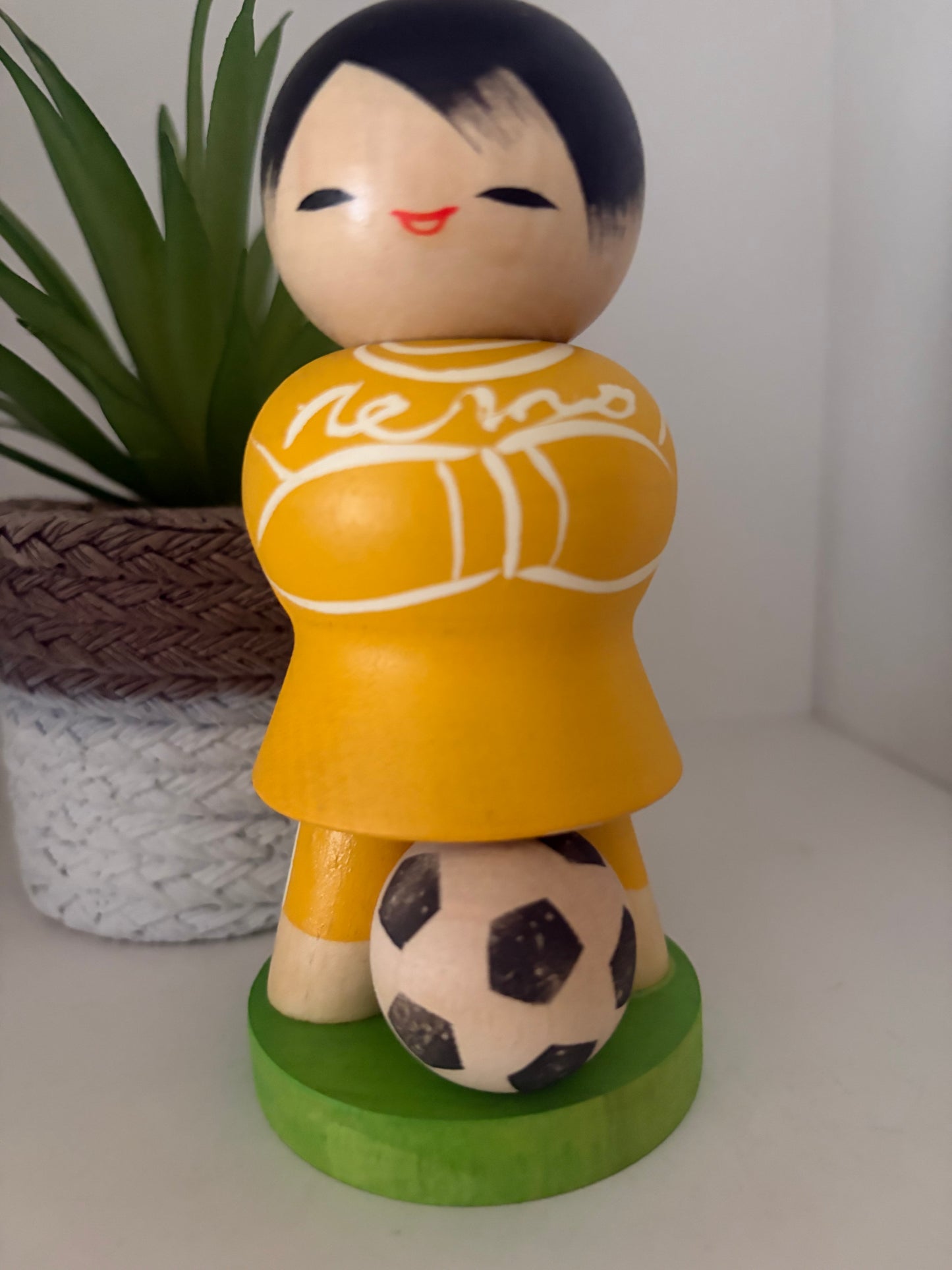 Vintage Sosaku kokeshi by Aoki Ryoka (1931-)