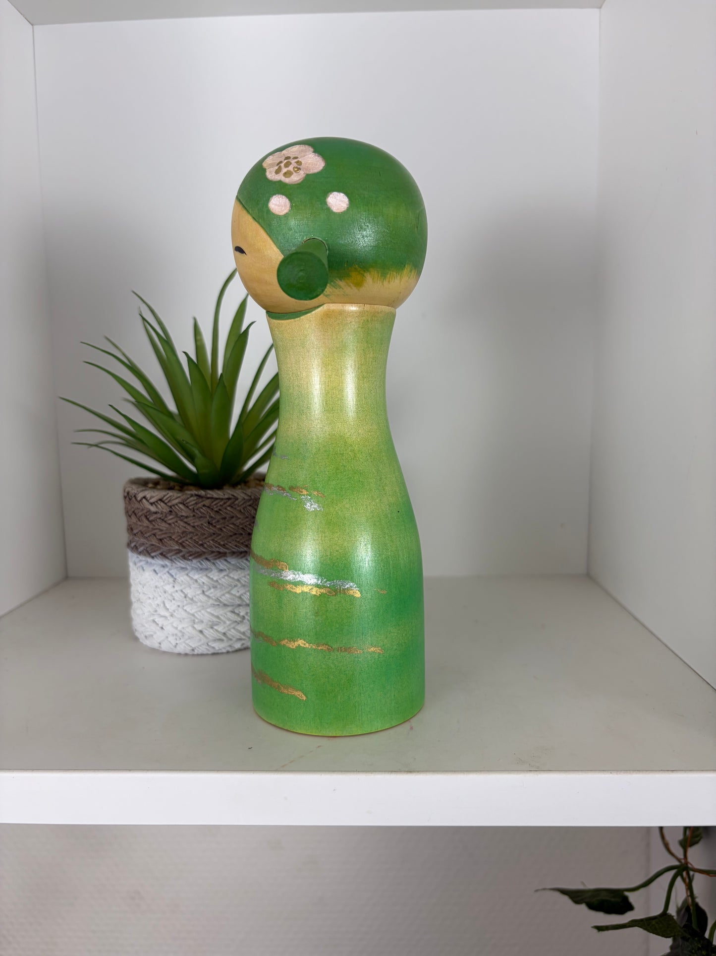 Beautiful Sosaku kokeshi by Aoki Ryoka (1931-)