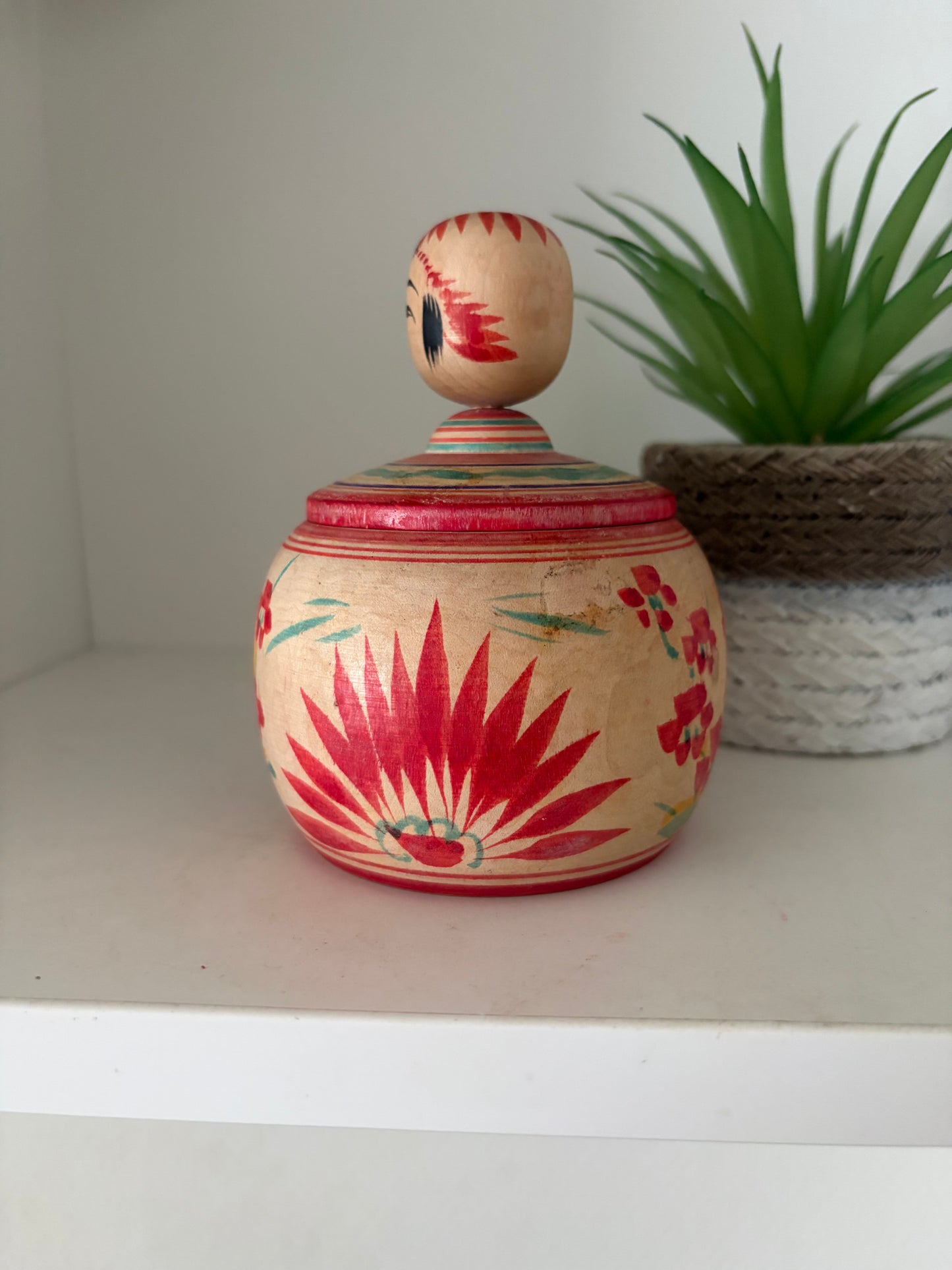 Vintage Ejiko kokeshi by Sato Tetsuro - With storage