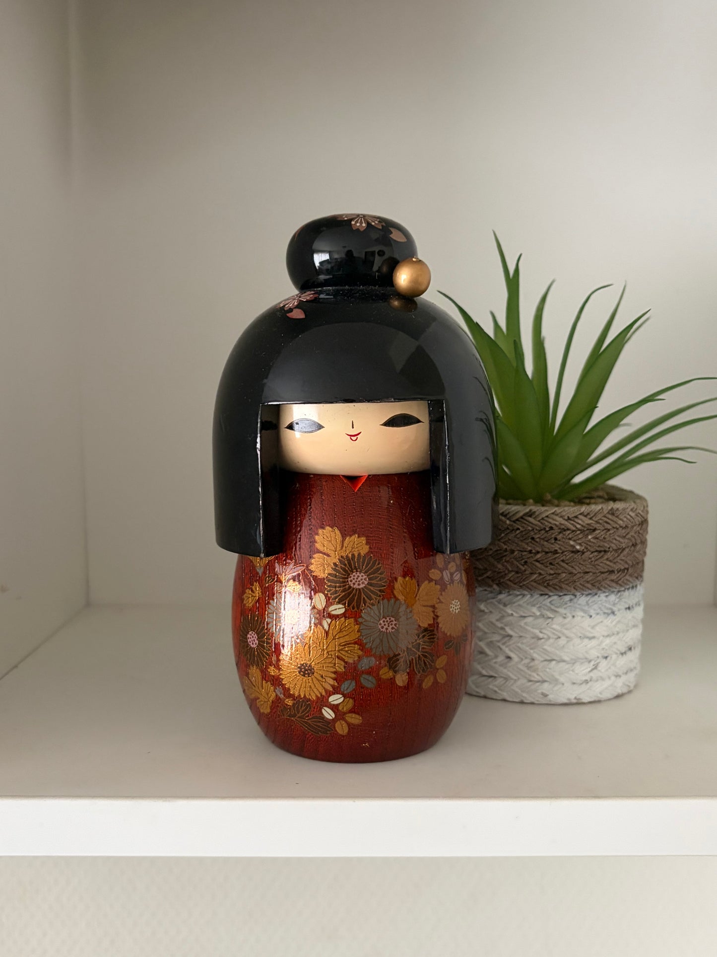 Beautiful vintage lacquer Sosaku kokeshi