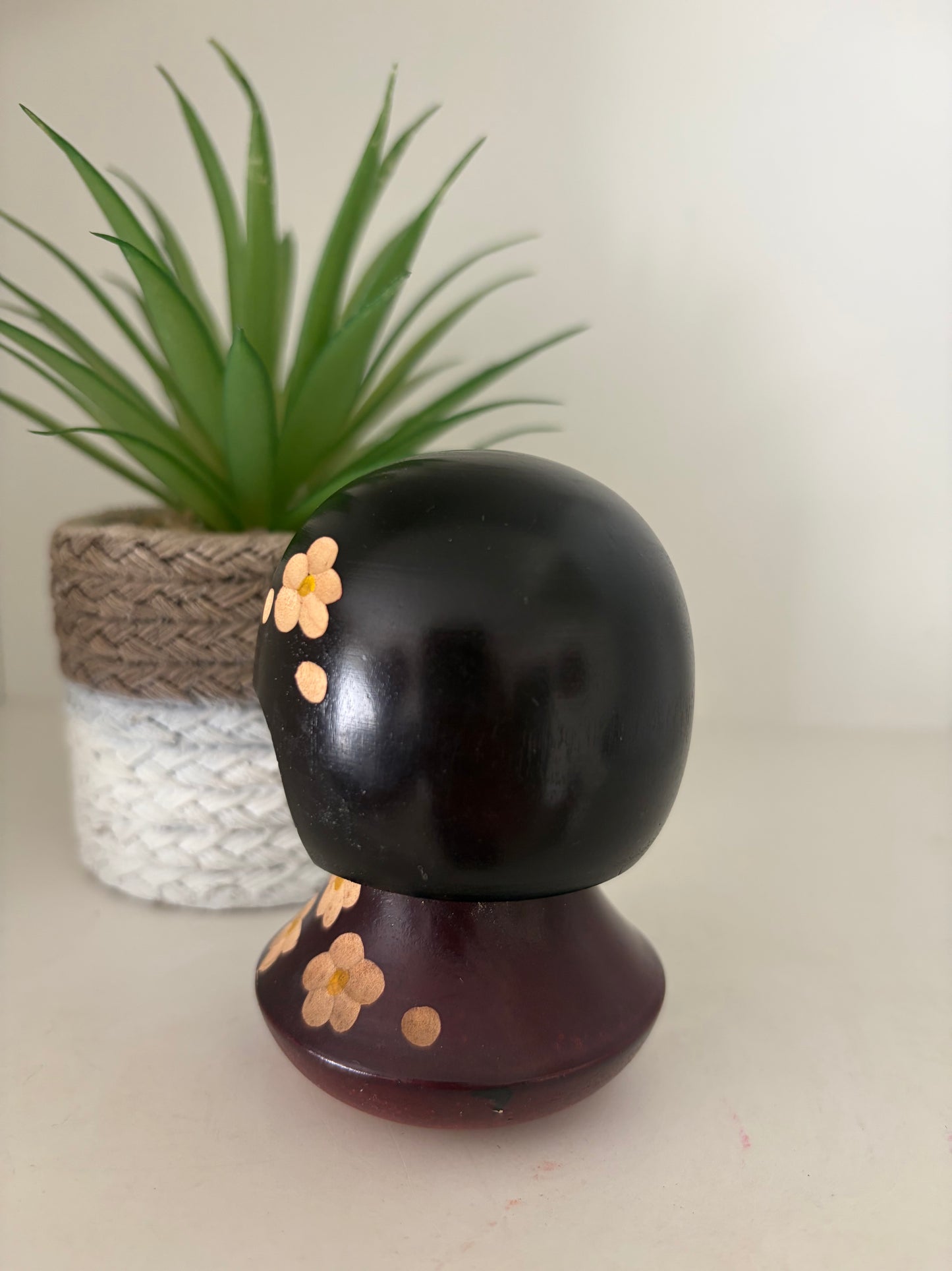 Vintage Sosaku kokeshi by Aoki Ryoka (1931-)