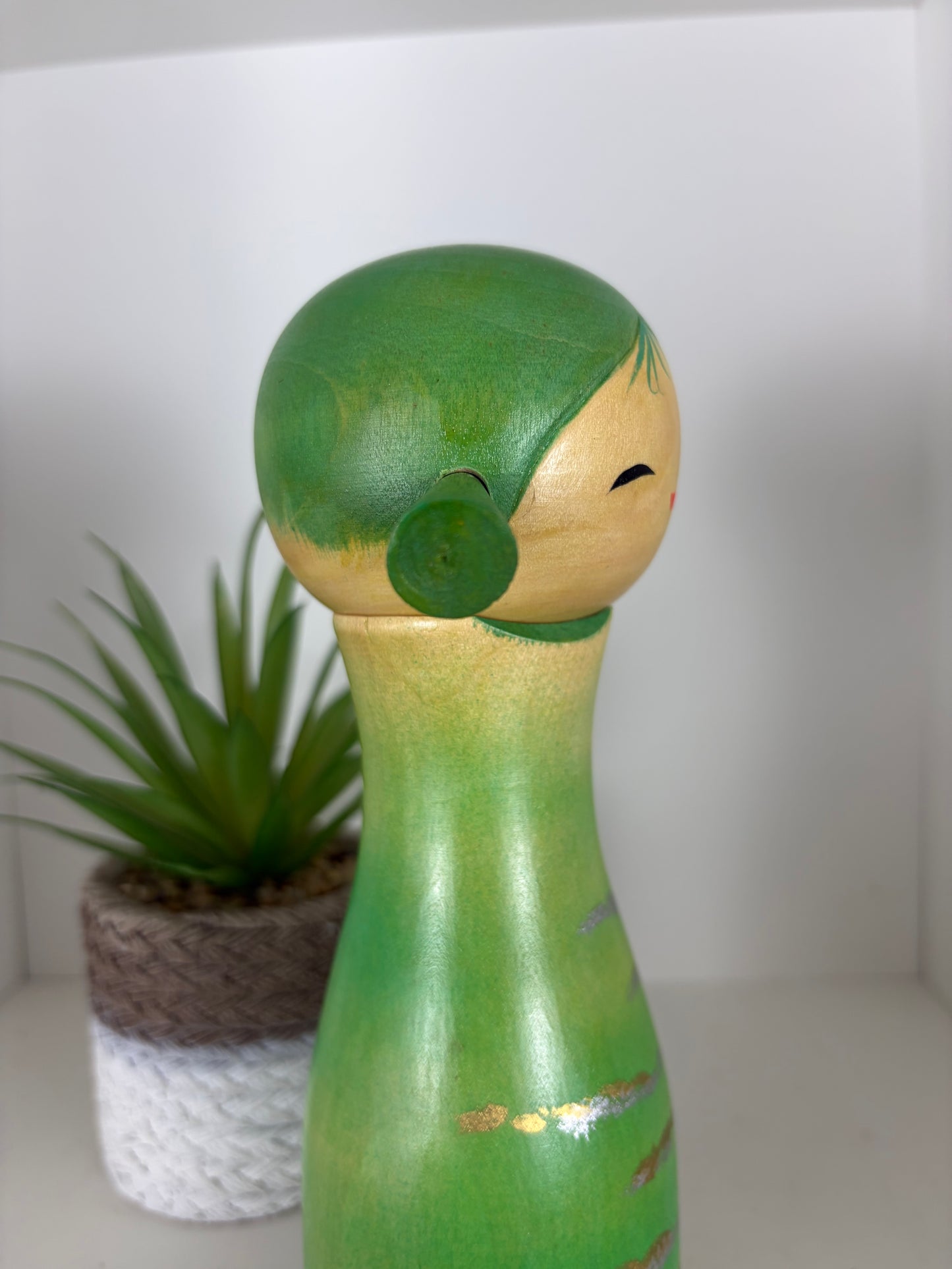 Beautiful Sosaku kokeshi by Aoki Ryoka (1931-)