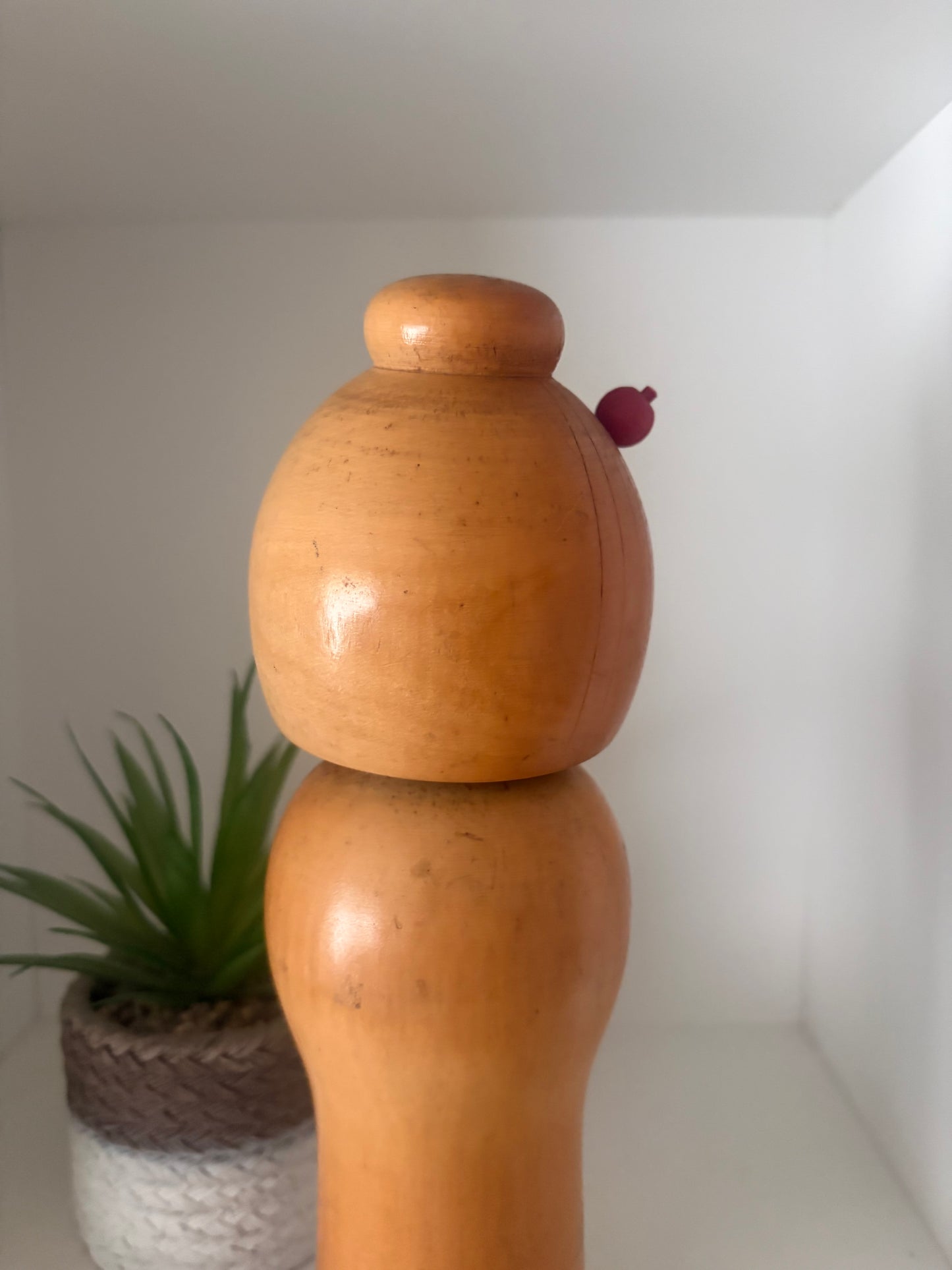 Vintage Sosaku kokeshi by Kishi Sadao (1932-1998)