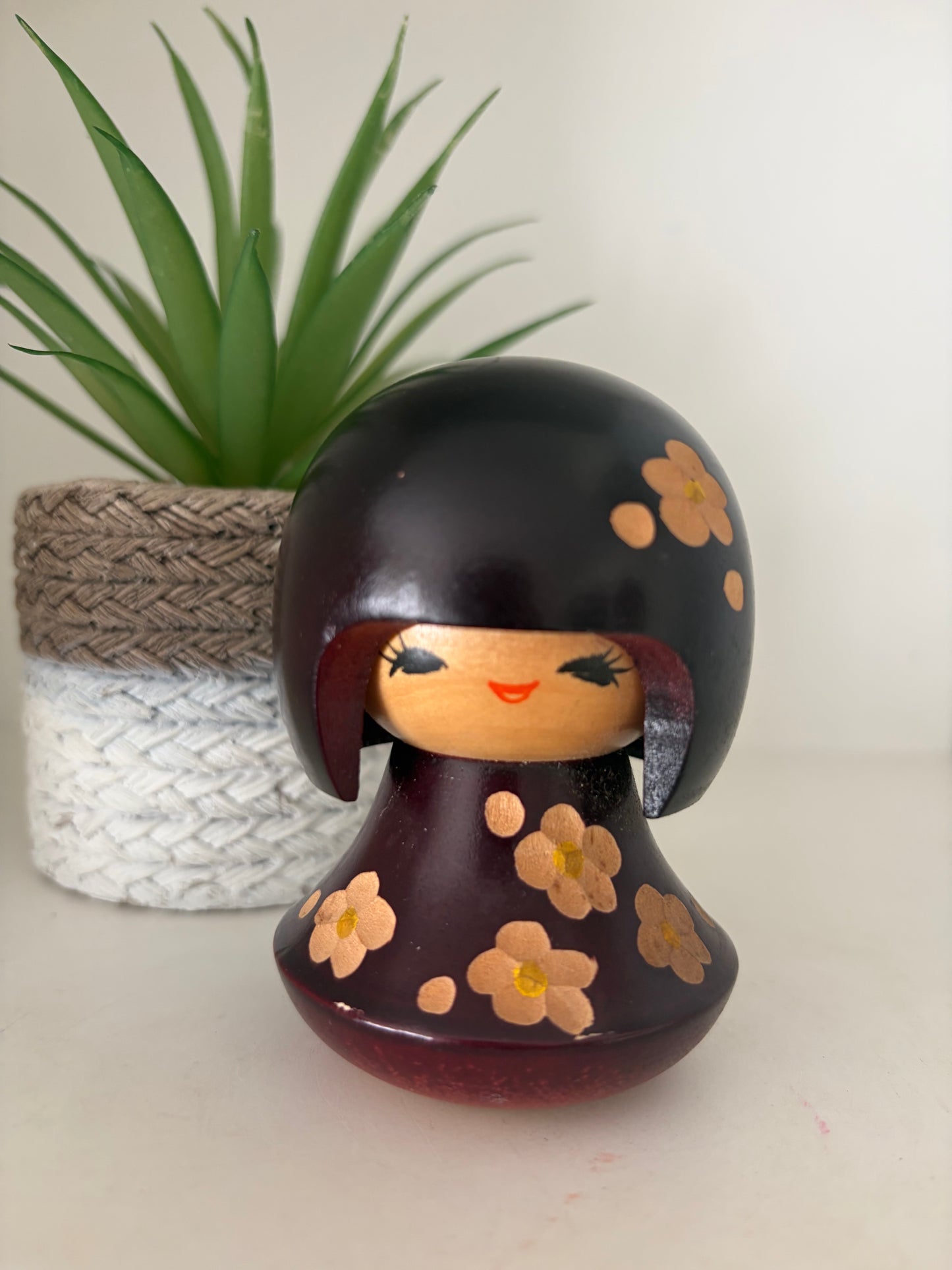 Vintage Sosaku kokeshi by Aoki Ryoka (1931-)
