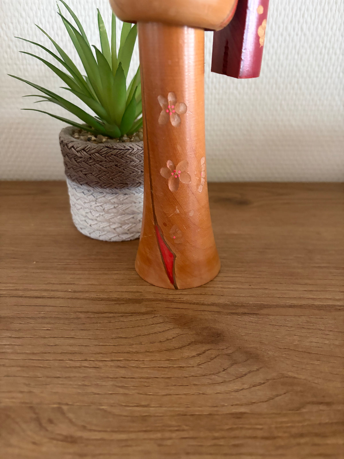 Elegant vintage Sosaku kokeshi by Hajime Miyashita (1940-)