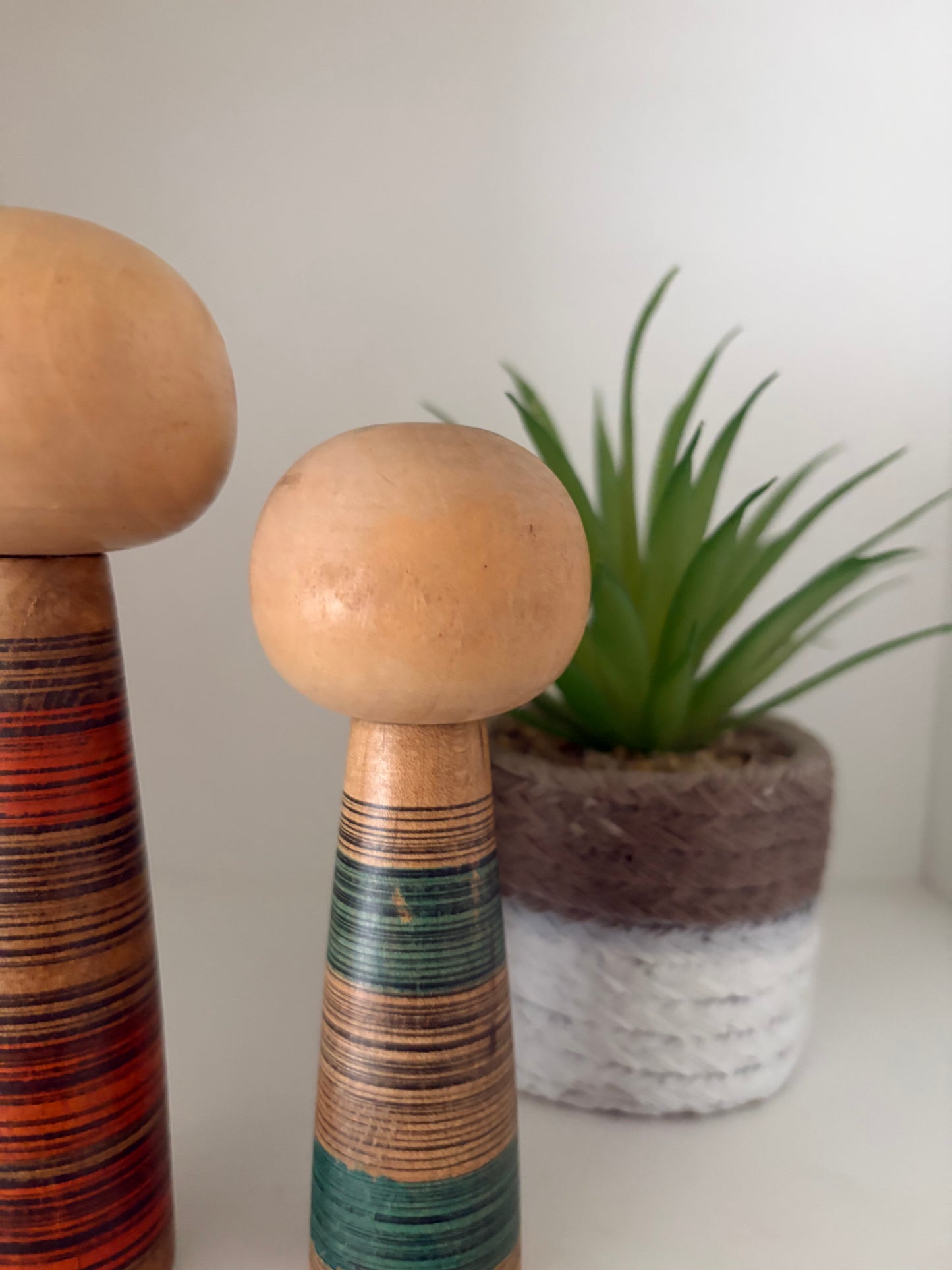 Vintage pair Sosaku kokeshi by Sanpei Yamanaka (1926-2012) - Mother and child