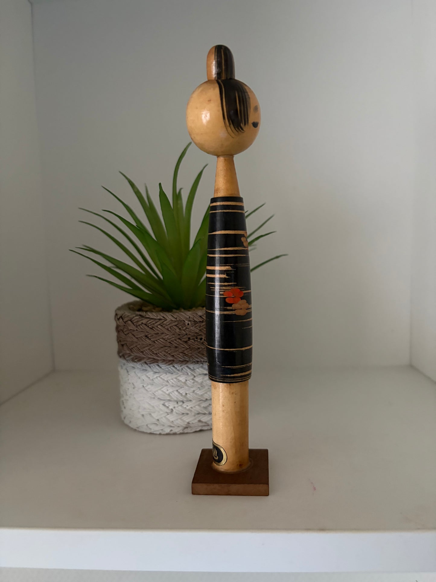 Vintage Sosaku kokeshi by Takanashi Hanpuushi