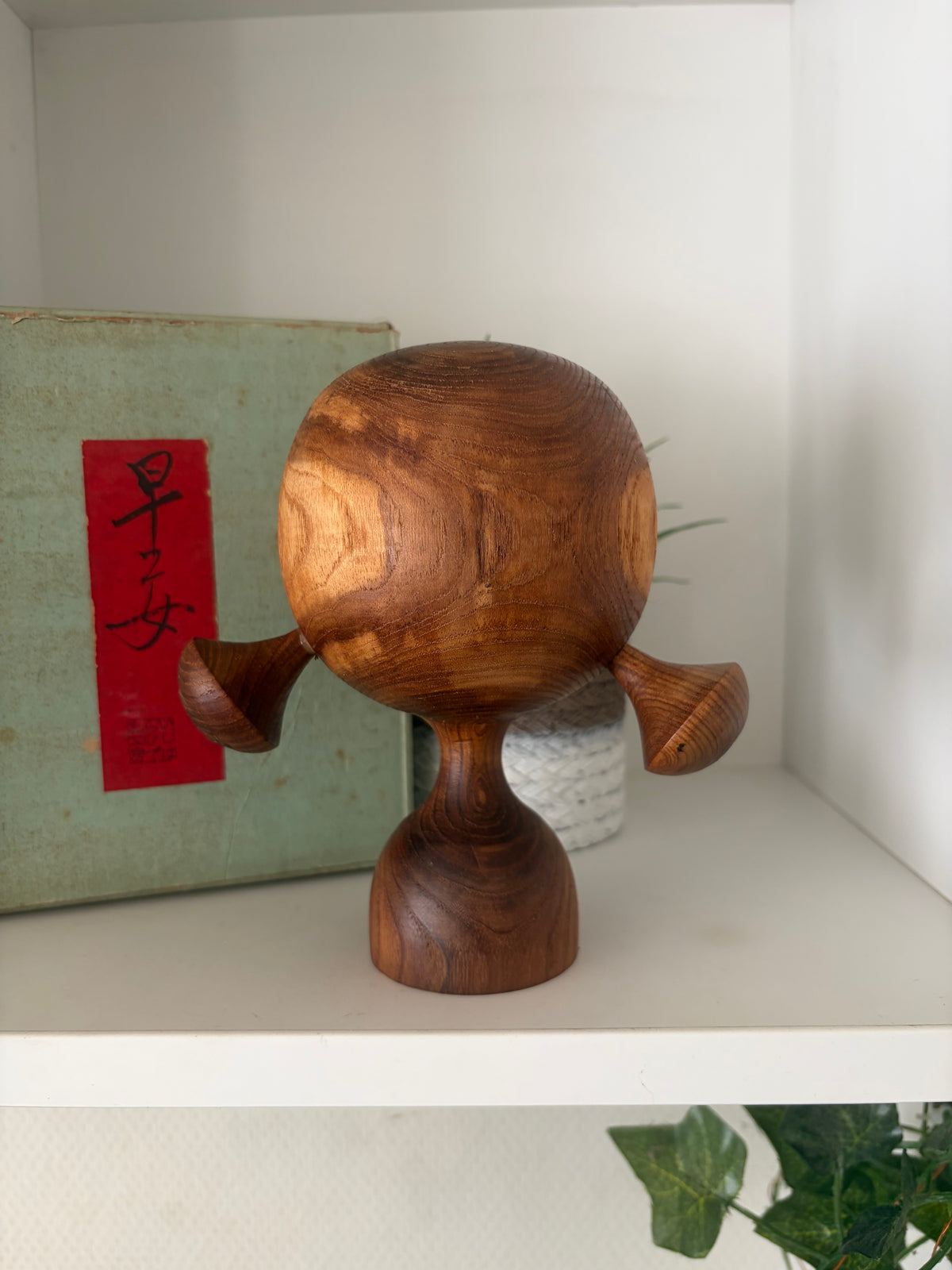 Exclusive Sosaku kokeshi by Hideo Ishihara (1925-1999) - with original box