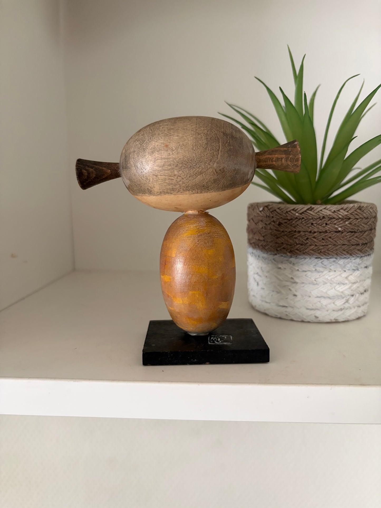 Rare vintage Sosaku kokeshi by Shido Shozan (1932-1995) with two lovely tails