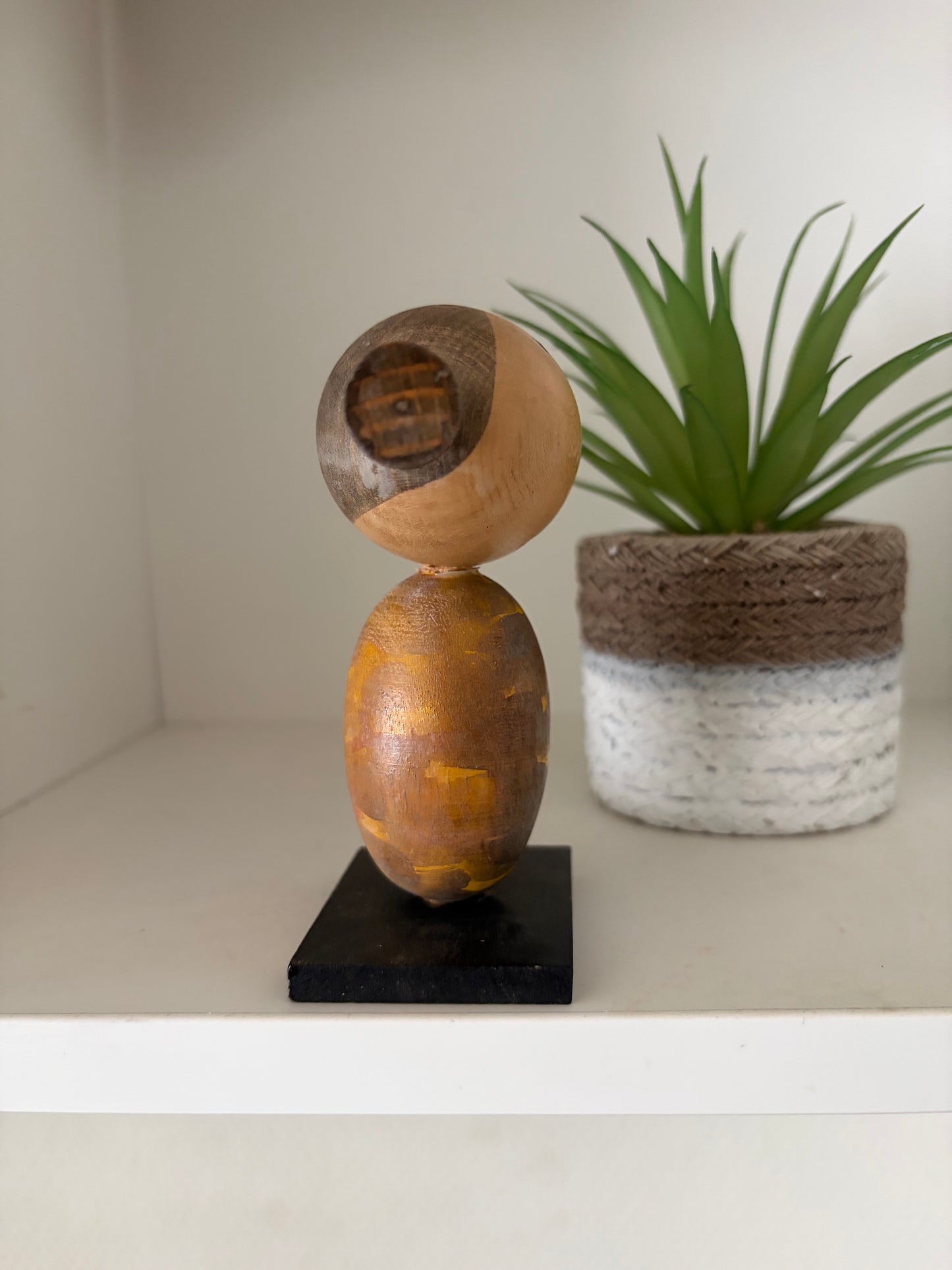 Rare vintage Sosaku kokeshi by Shido Shozan (1932-1995) with two lovely tails