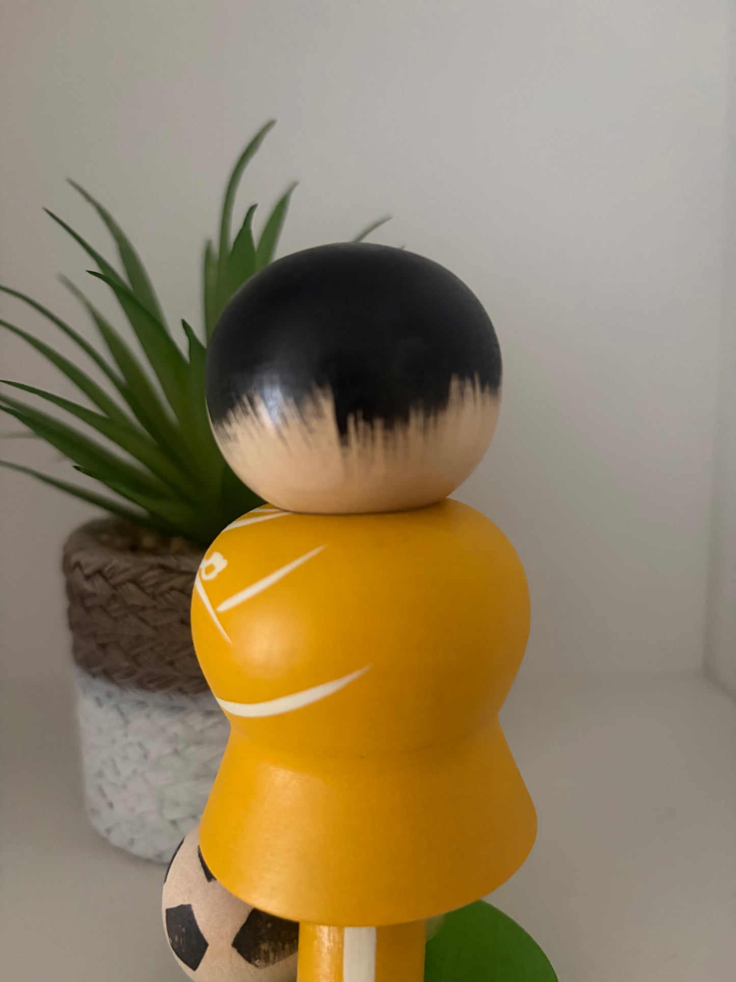 Vintage Sosaku kokeshi by Aoki Ryoka (1931-)