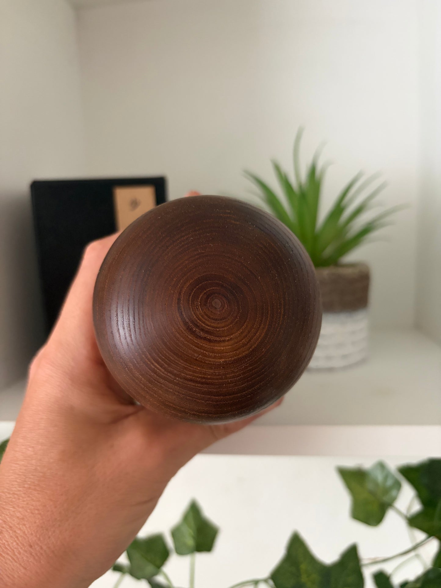 Exclusive vintage Sosaku kokeshi by Issetsu Kuribayashi (1924-2011)