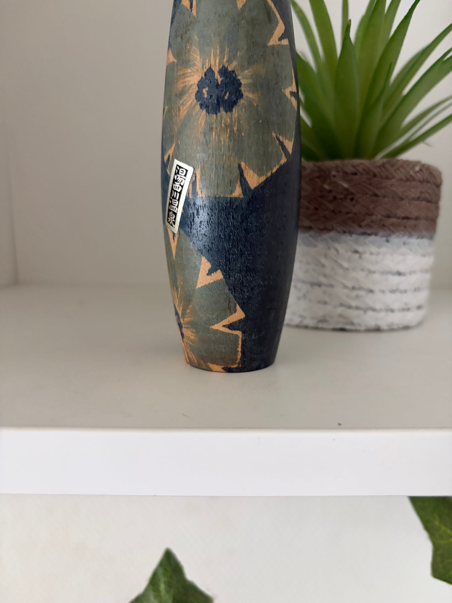 vintage Sosaku kokeshi by Issetsu Kuribayashi (1924-2011)