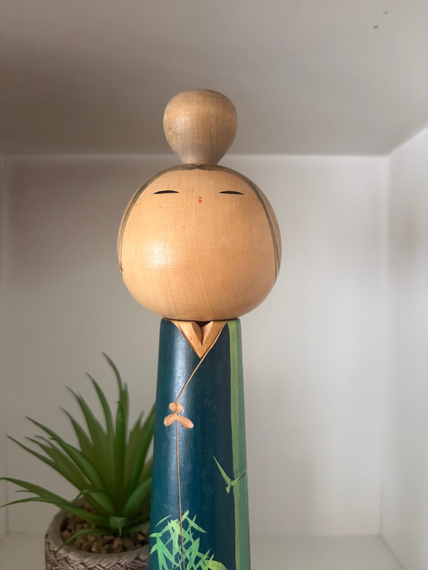 Vintage Sosaku kokeshi by Issetsu Kuribayashi (1924-2011)