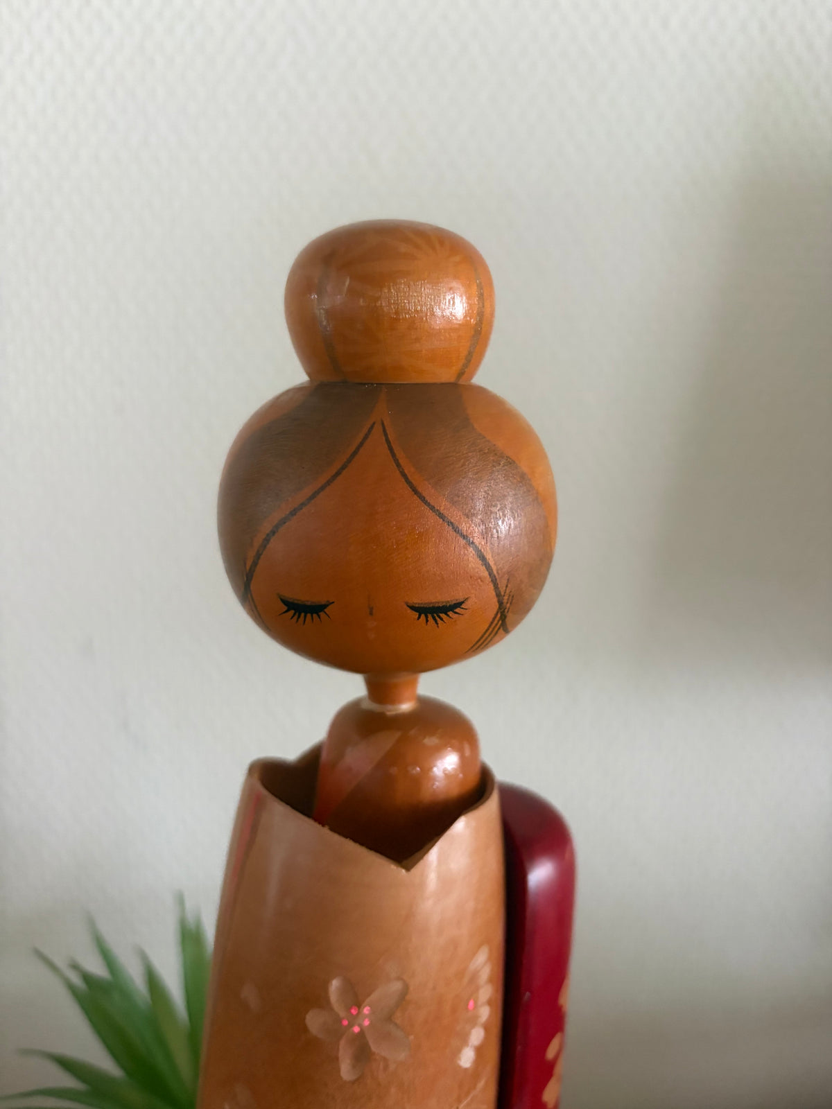 Elegant vintage Sosaku kokeshi by Hajime Miyashita (1940-)