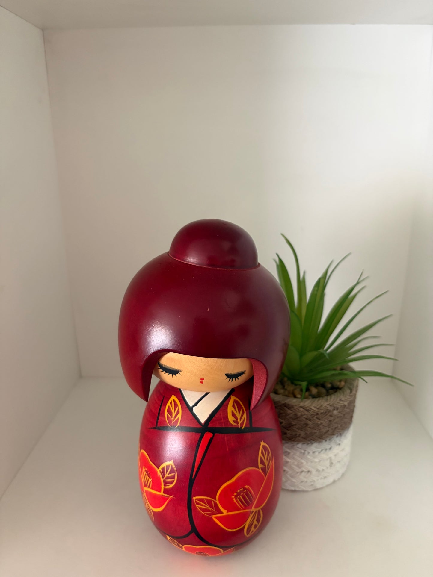 Beautiful vintage Gumma kokeshi by Hajime Miyashita (1940-)