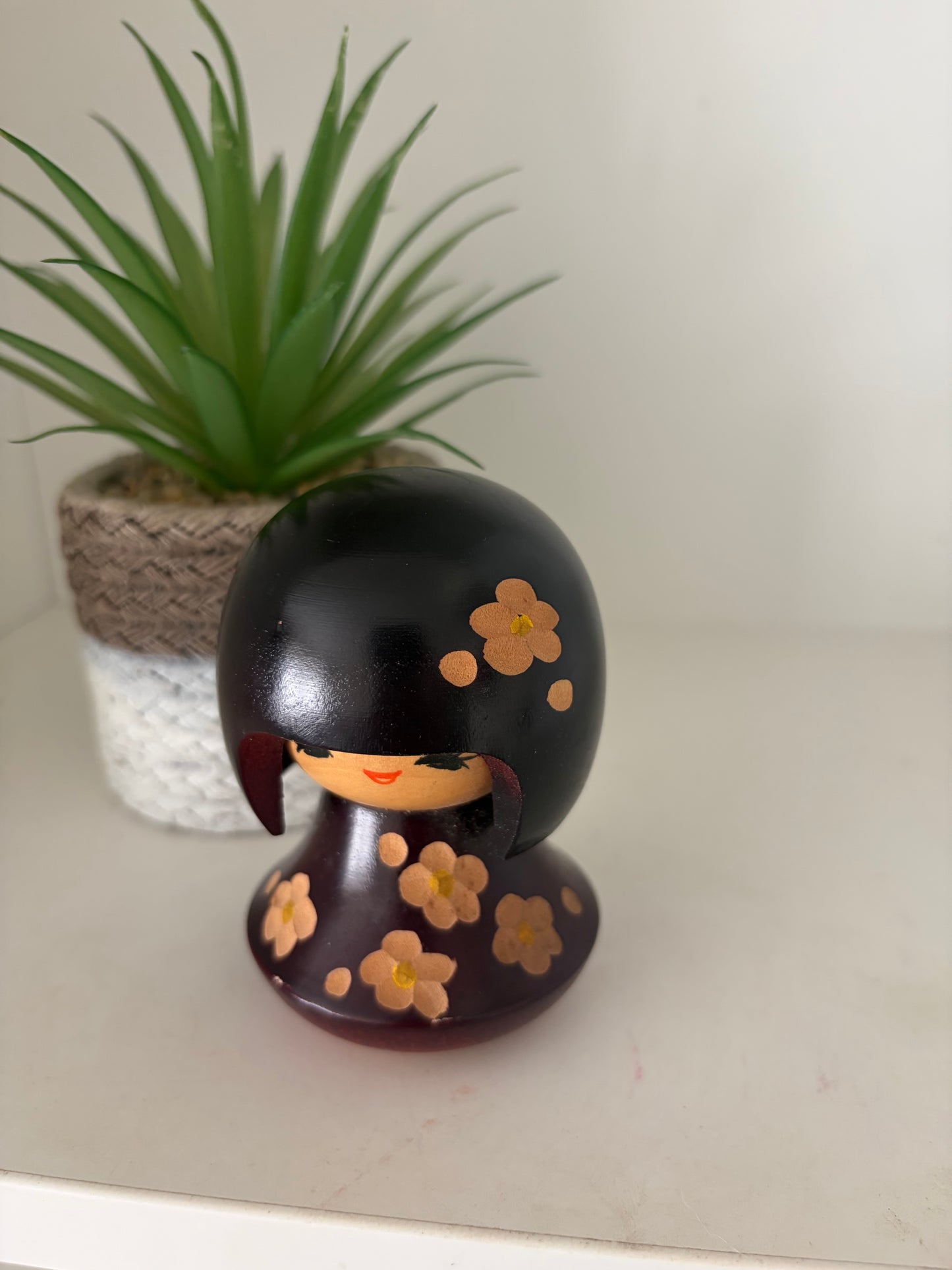 Vintage Sosaku kokeshi by Aoki Ryoka (1931-)