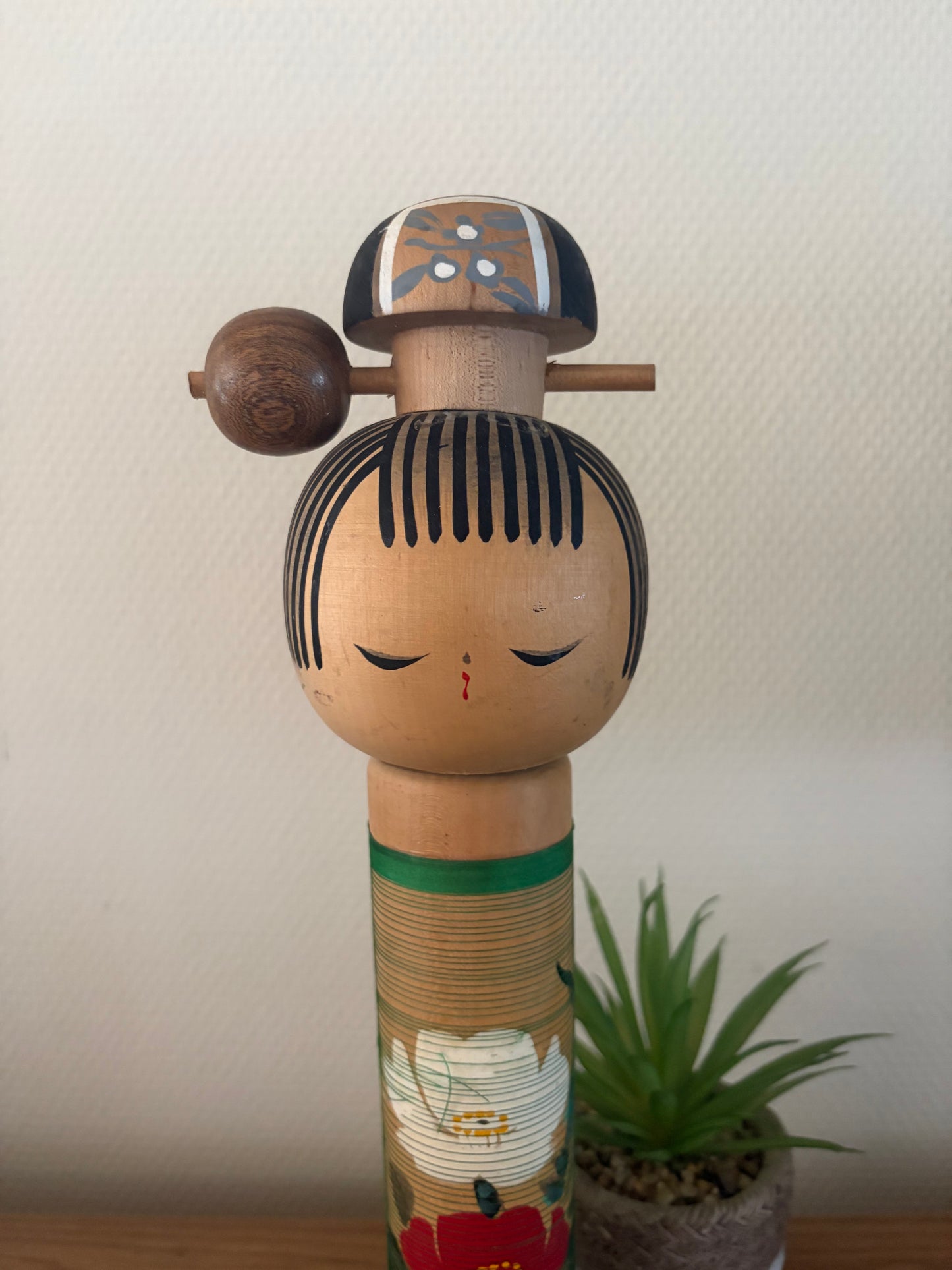 Rare vintage Sosaku kokeshi by Aida Seiho (Harumine) (1926-1998)