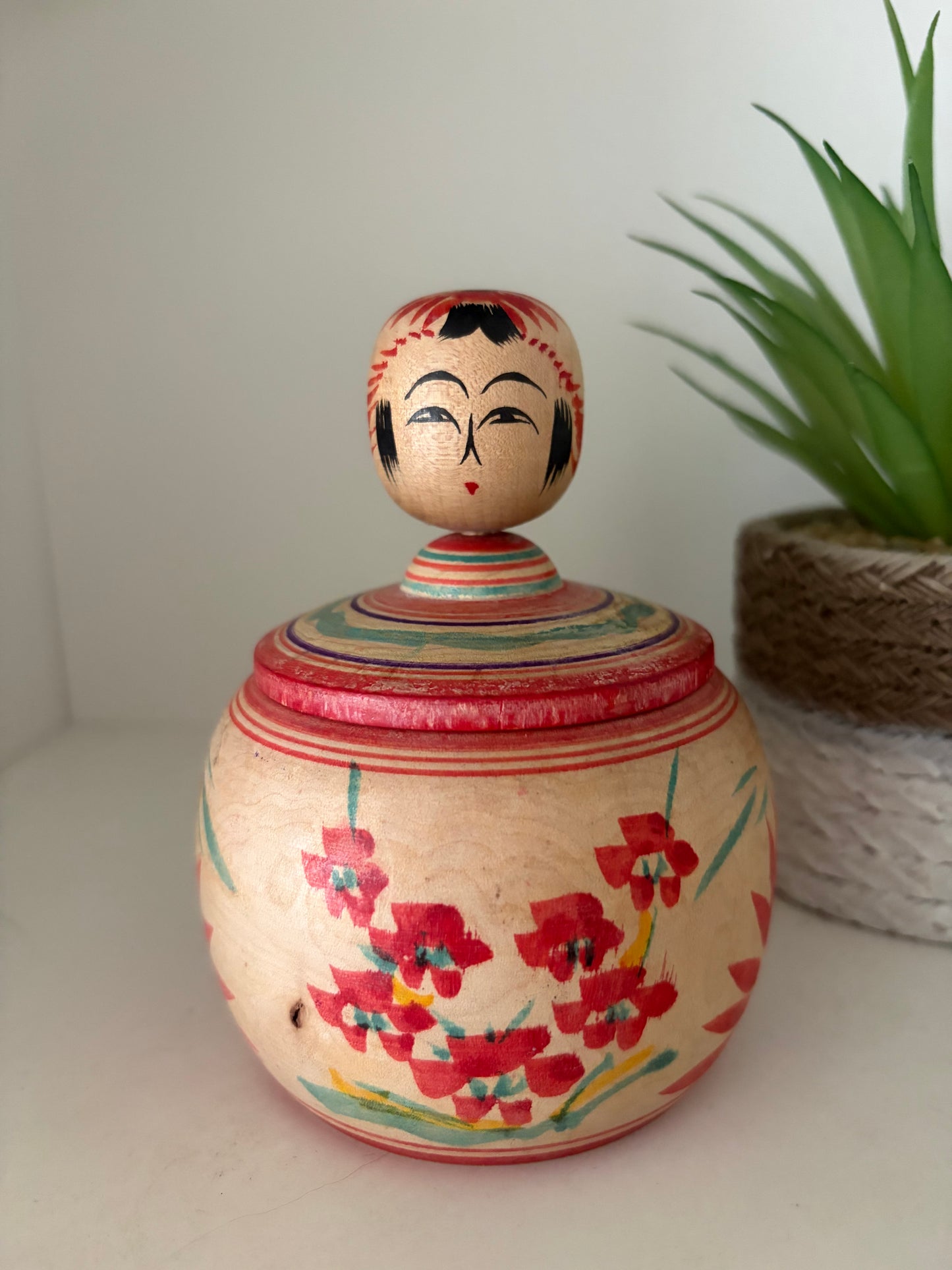 Vintage Ejiko kokeshi by Sato Tetsuro - With storage