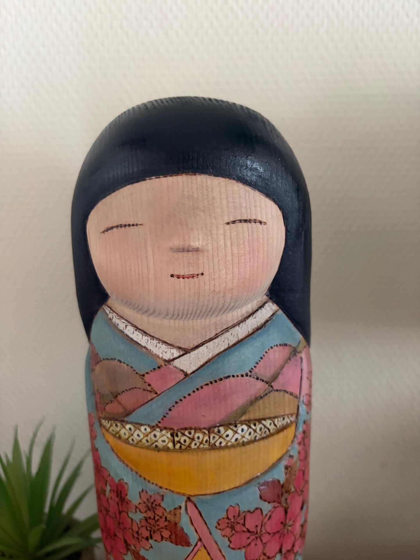 Exclusive award winning kokeshi by Yuko Yamazaki - the award and painting are included!