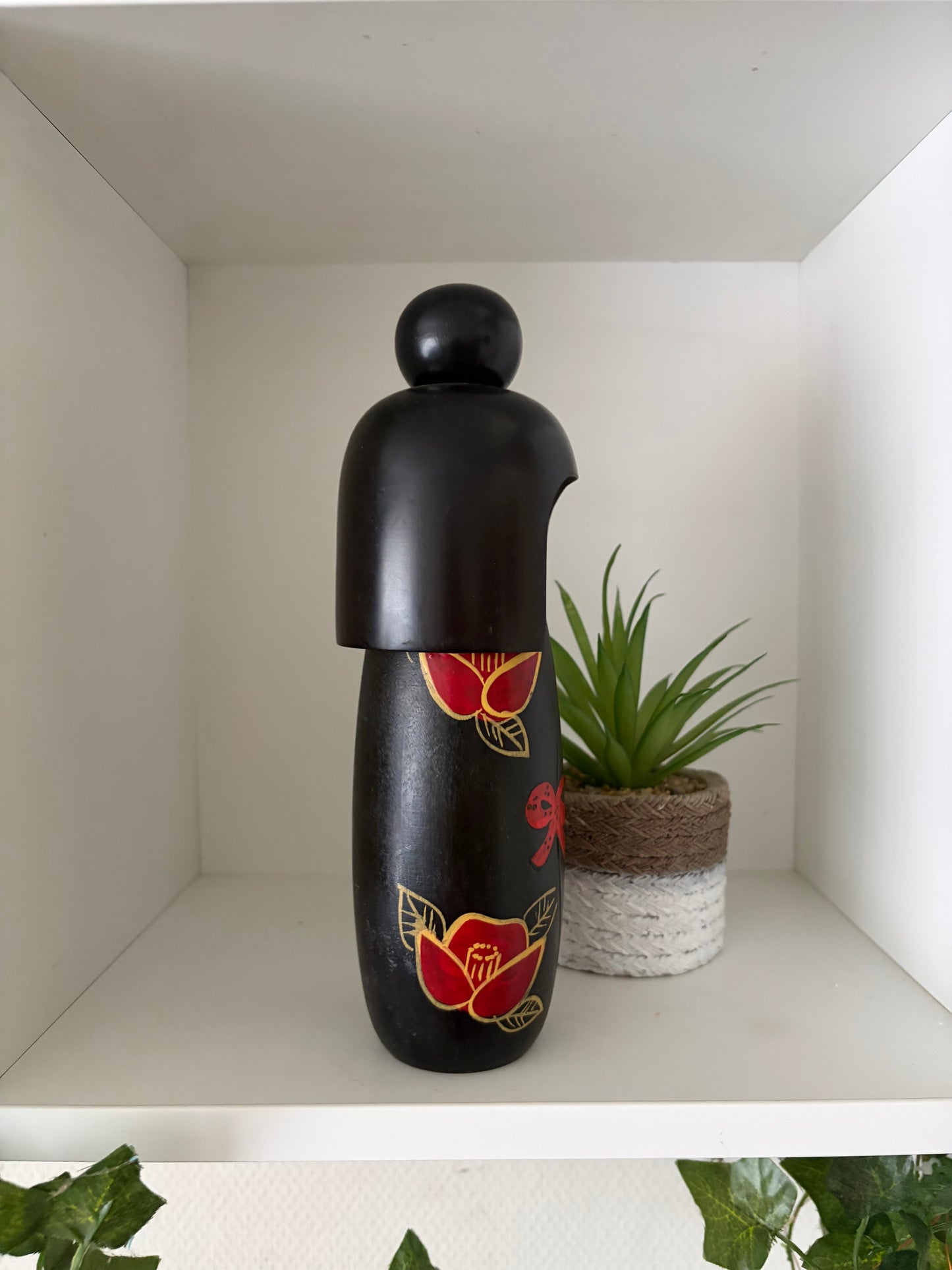 Vintage Gumma kokeshi by Hajime Miyashita (1940-)