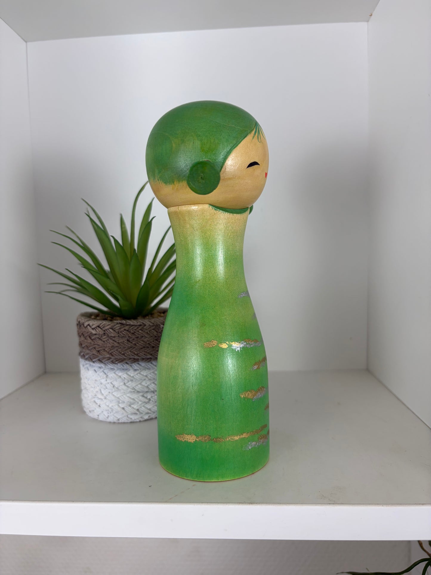 Beautiful Sosaku kokeshi by Aoki Ryoka (1931-)