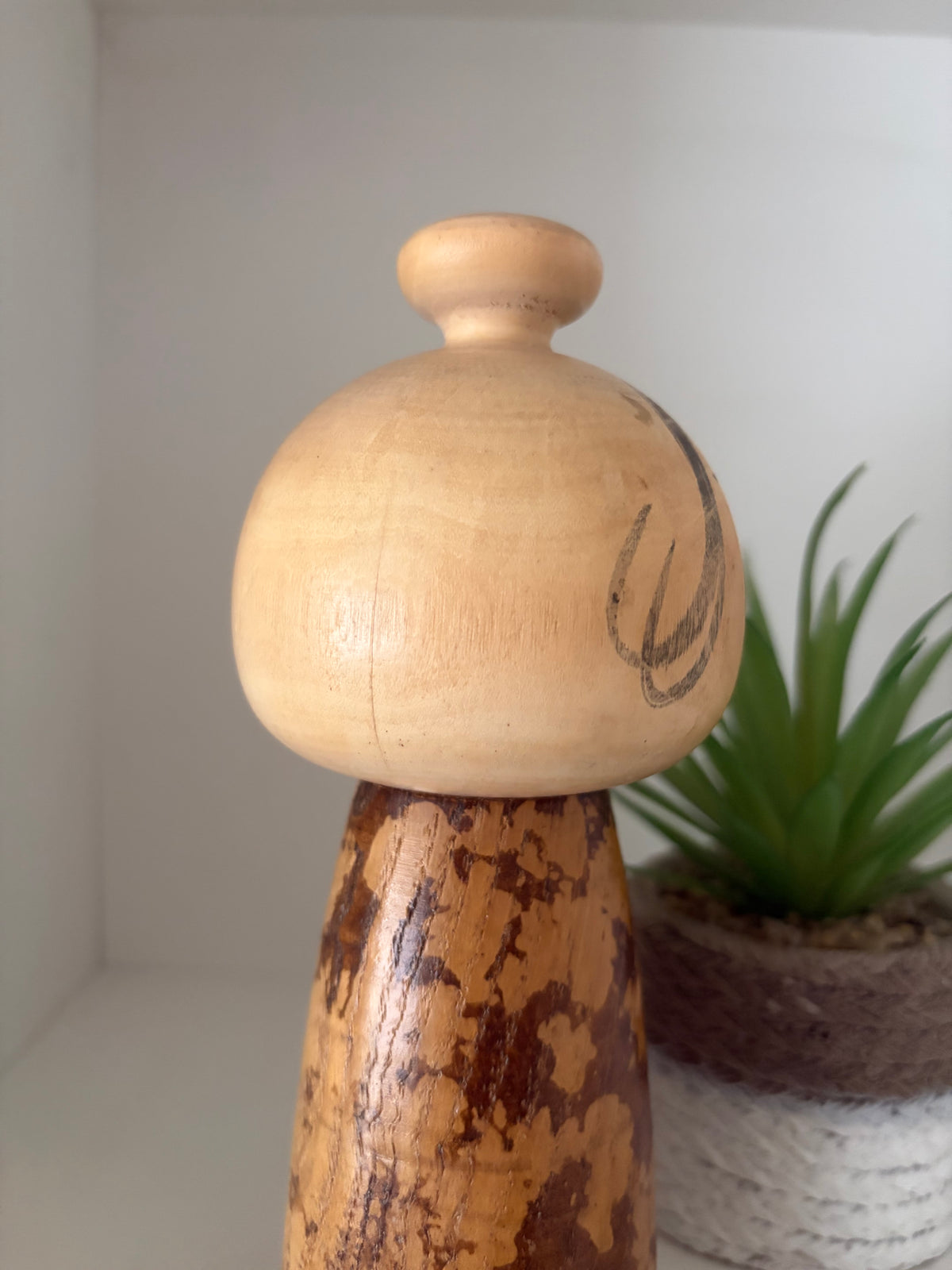Rare vintage Sosaku kokeshi by Issetsu Kuribayashi (1924 - 2011)