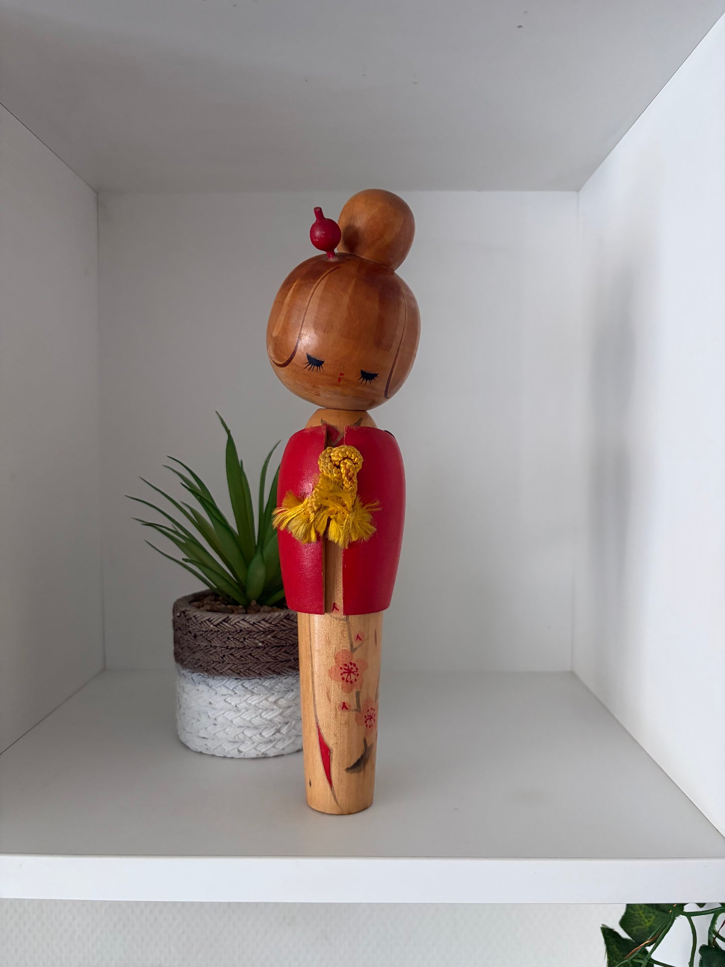 Vintage Sosaku kokeshi by Hajime Miyashita (1940-)