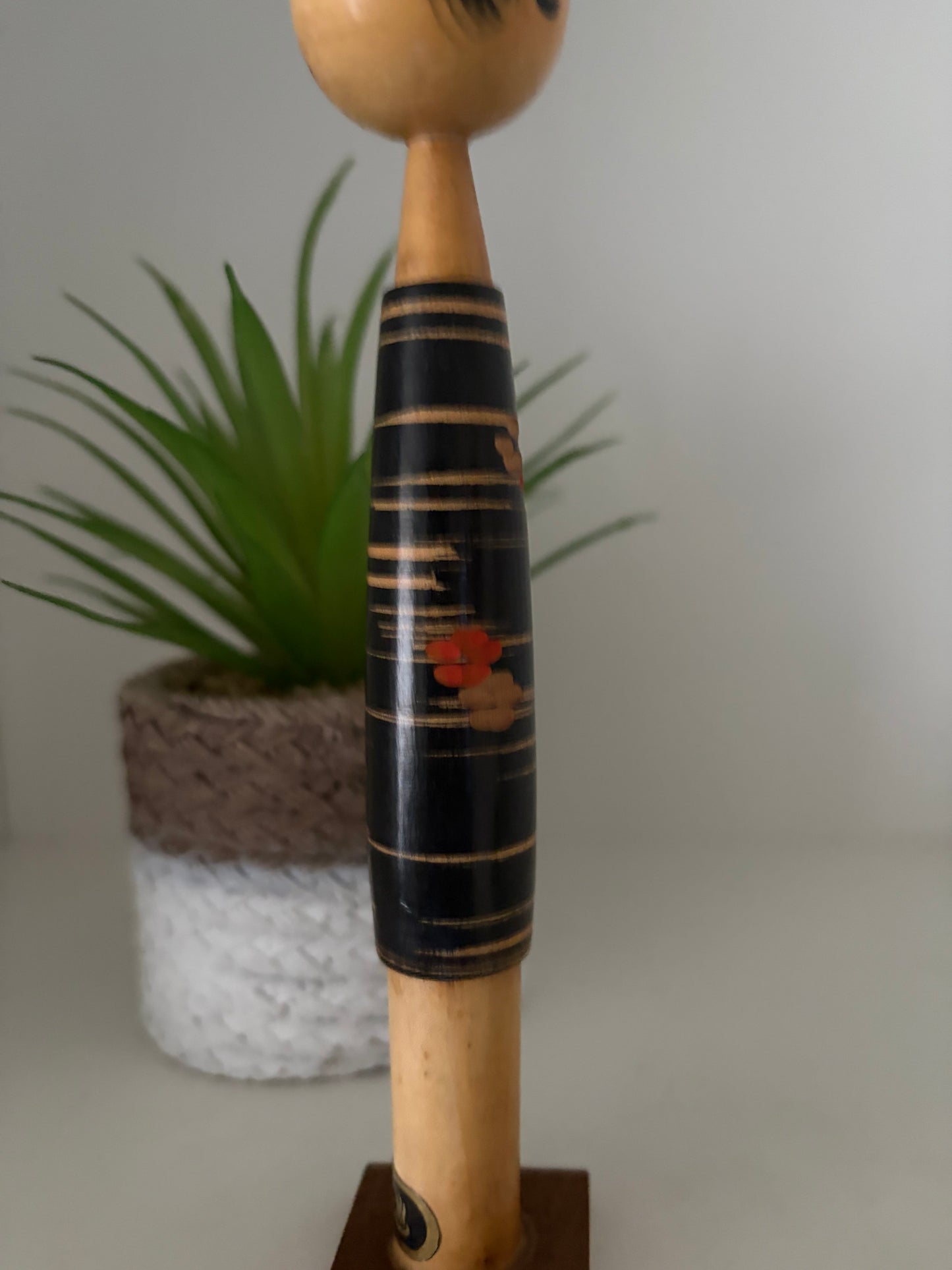 Vintage Sosaku kokeshi by Takanashi Hanpuushi