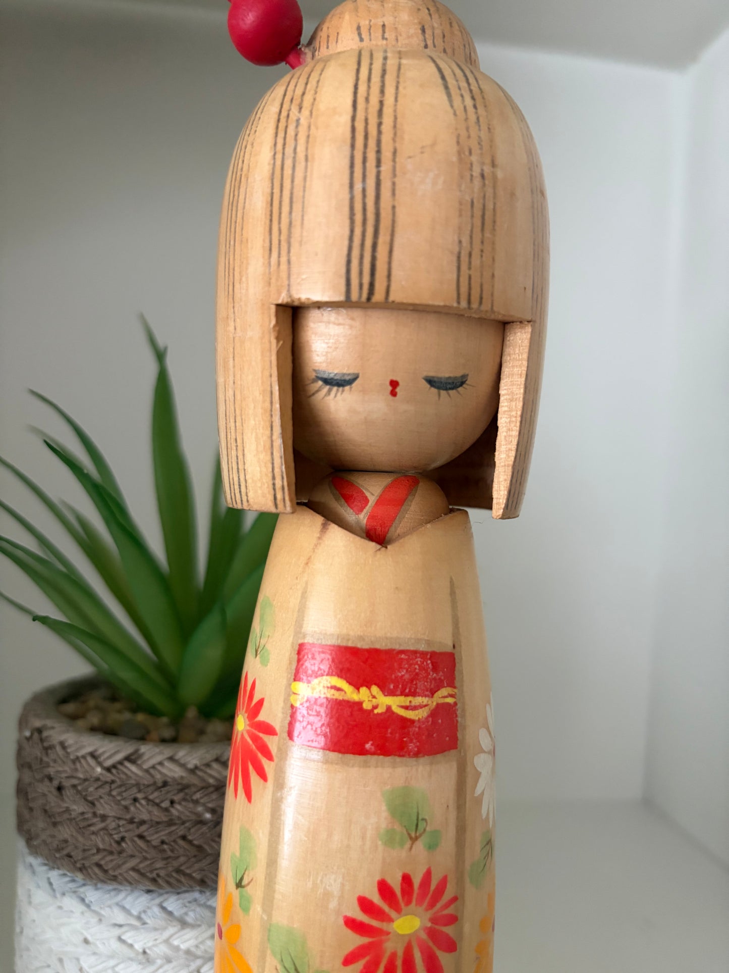 Vintage Sosaku kokeshi by Hajime Miyashita (1940-)
