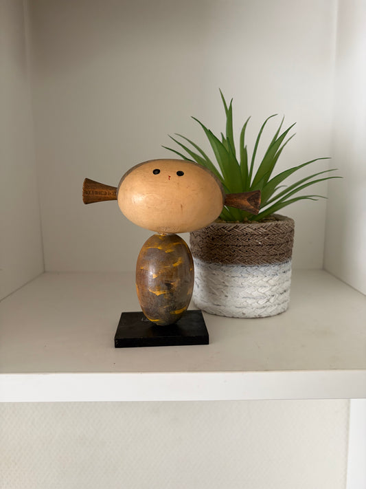 Rare vintage Sosaku kokeshi by Shido Shozan (1932-1995) with two lovely tails