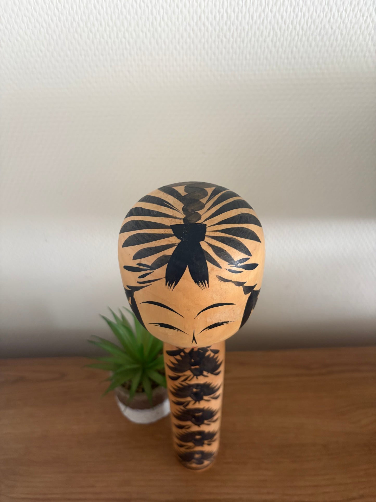 Vintage Monochrome Togatta kokeshi by Sato Fumio