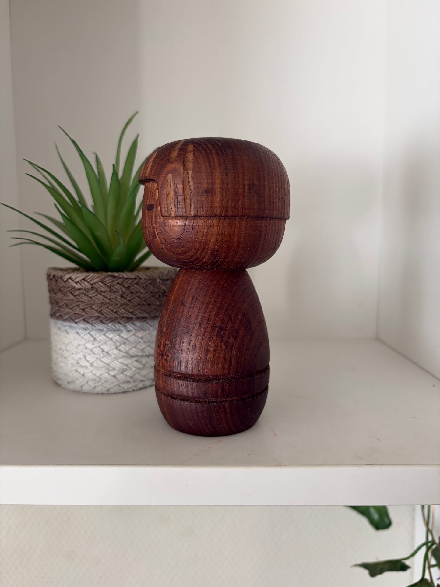 vintage Sosaku kokeshi mad by Sanpei Yamanaka (1926-2012)