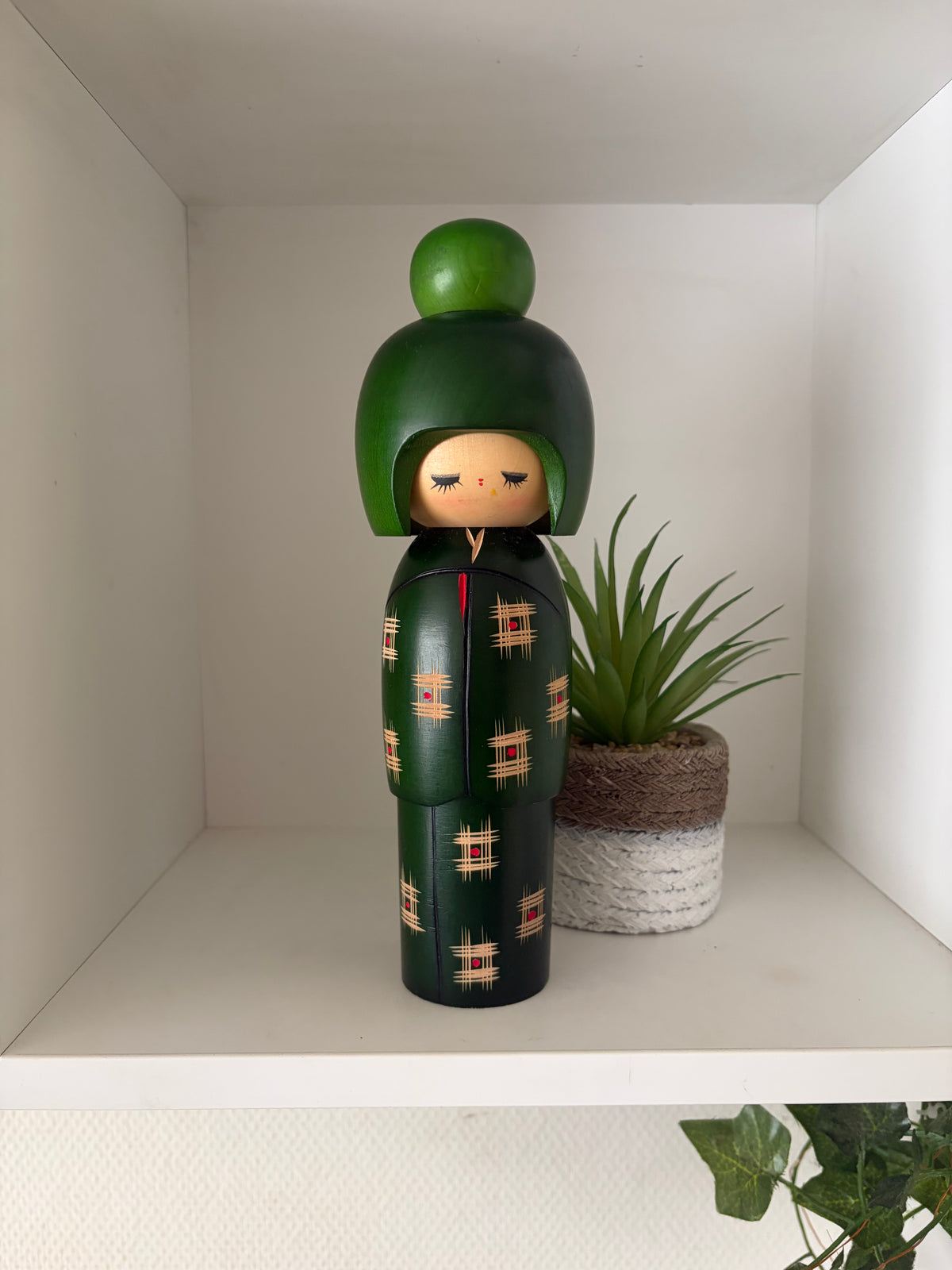 Vintage Gumma kokeshi by Hajime Miyashita (1940-)
