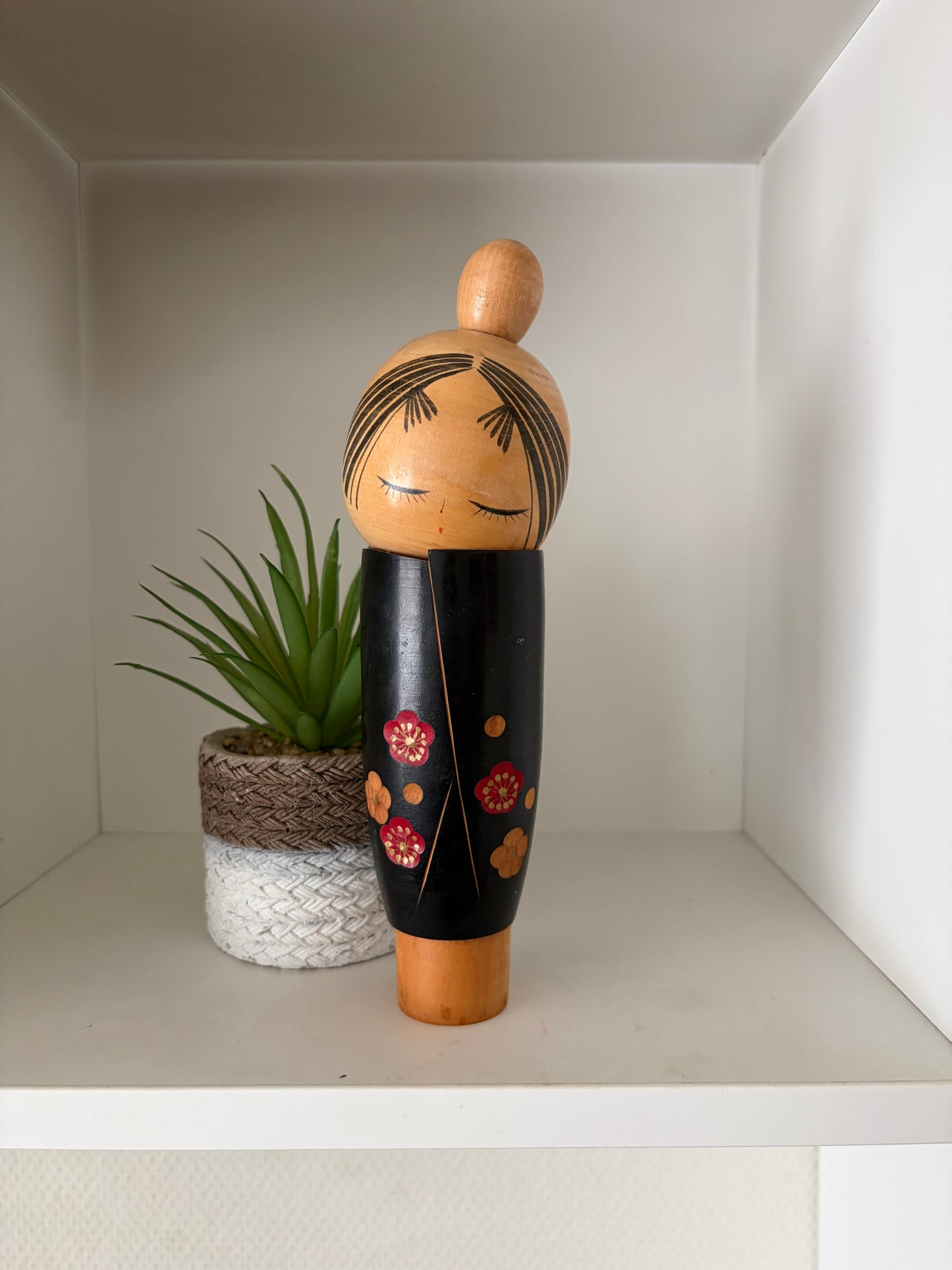 Vintage Sosaku Kokeshi made by Sato Suigai (1920-)