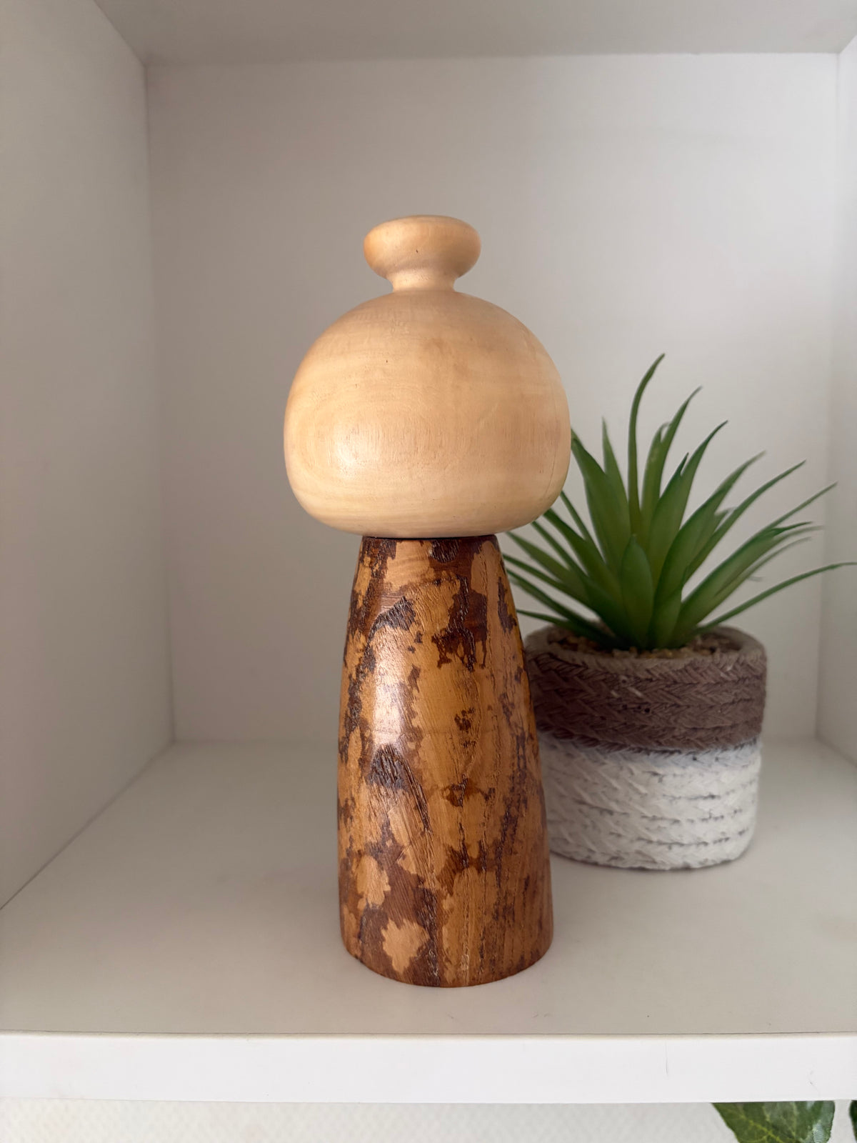 Rare vintage Sosaku kokeshi by Issetsu Kuribayashi (1924 - 2011)