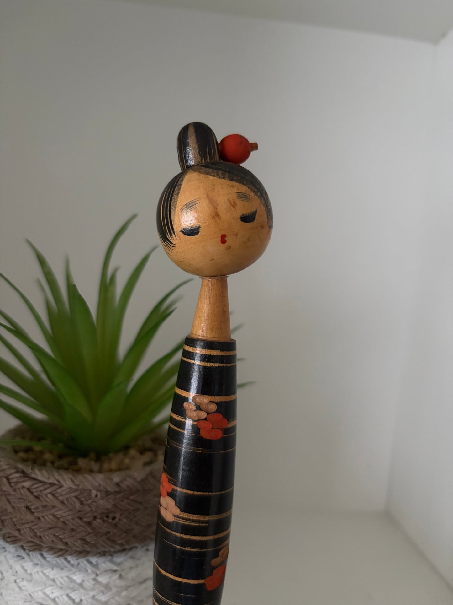 Vintage Sosaku kokeshi by Takanashi Hanpuushi